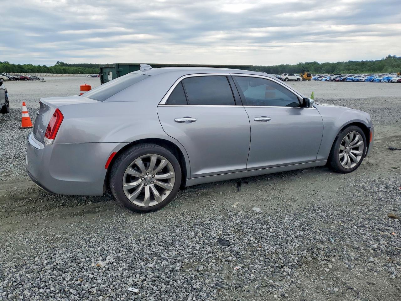 2018 Chrysler 300 Limited Silver vin: 2C3CCAEG4JH136987