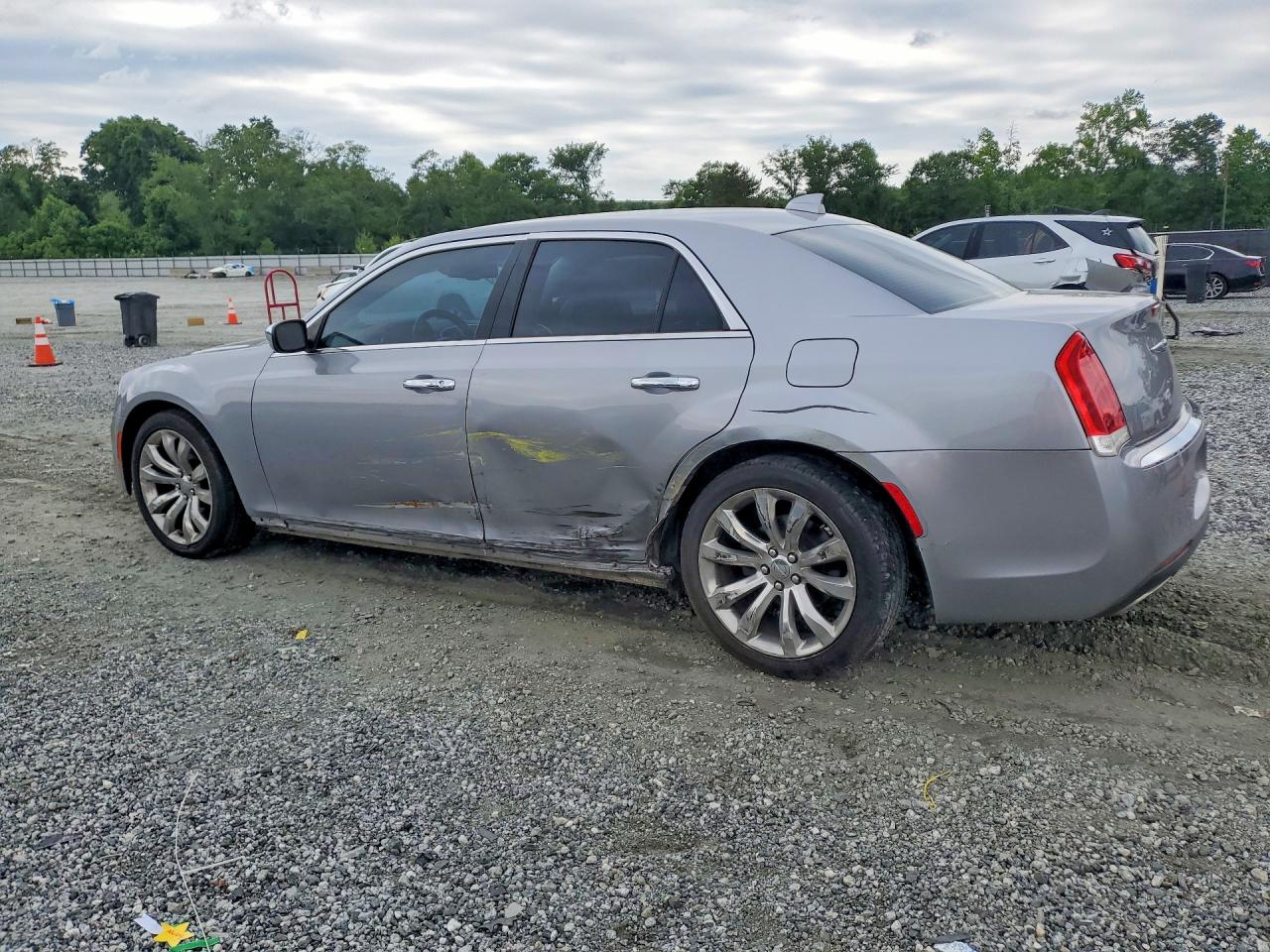 2018 Chrysler 300 Limited Silver vin: 2C3CCAEG4JH136987