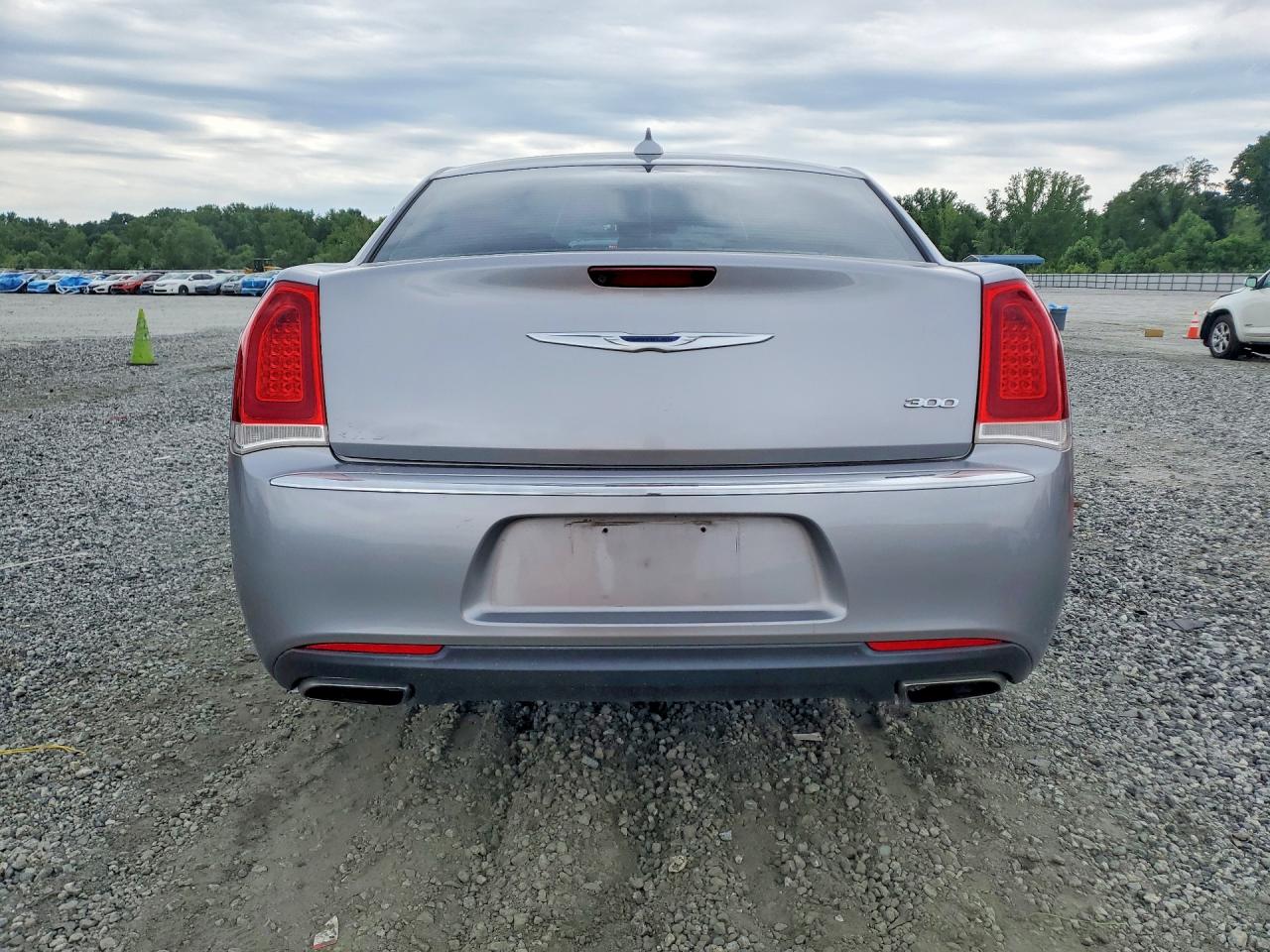 2018 Chrysler 300 Limited Silver vin: 2C3CCAEG4JH136987