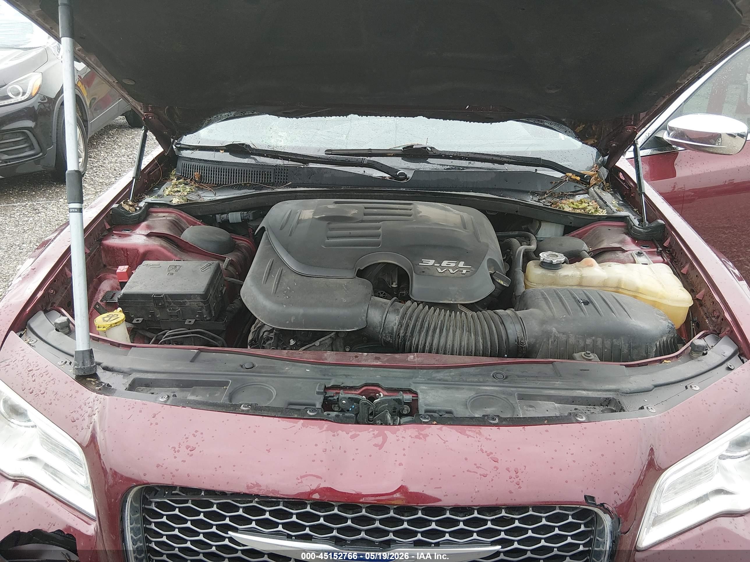 2019 Chrysler 300 Limited Burgundy vin: 2C3CCAEG5KH594913
