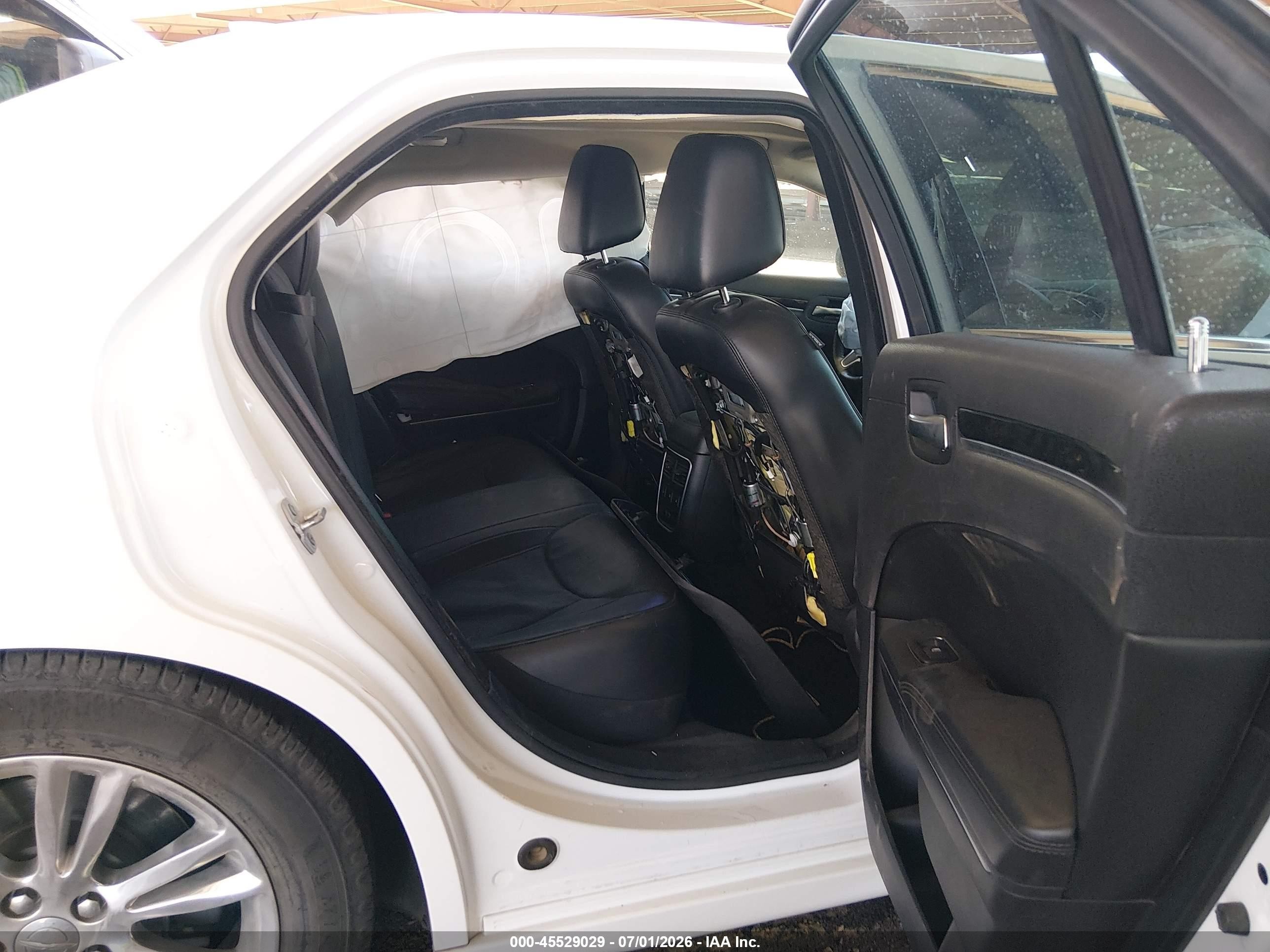 2015 Chrysler 300c   White vin: 2C3CCAEG6FH749328
