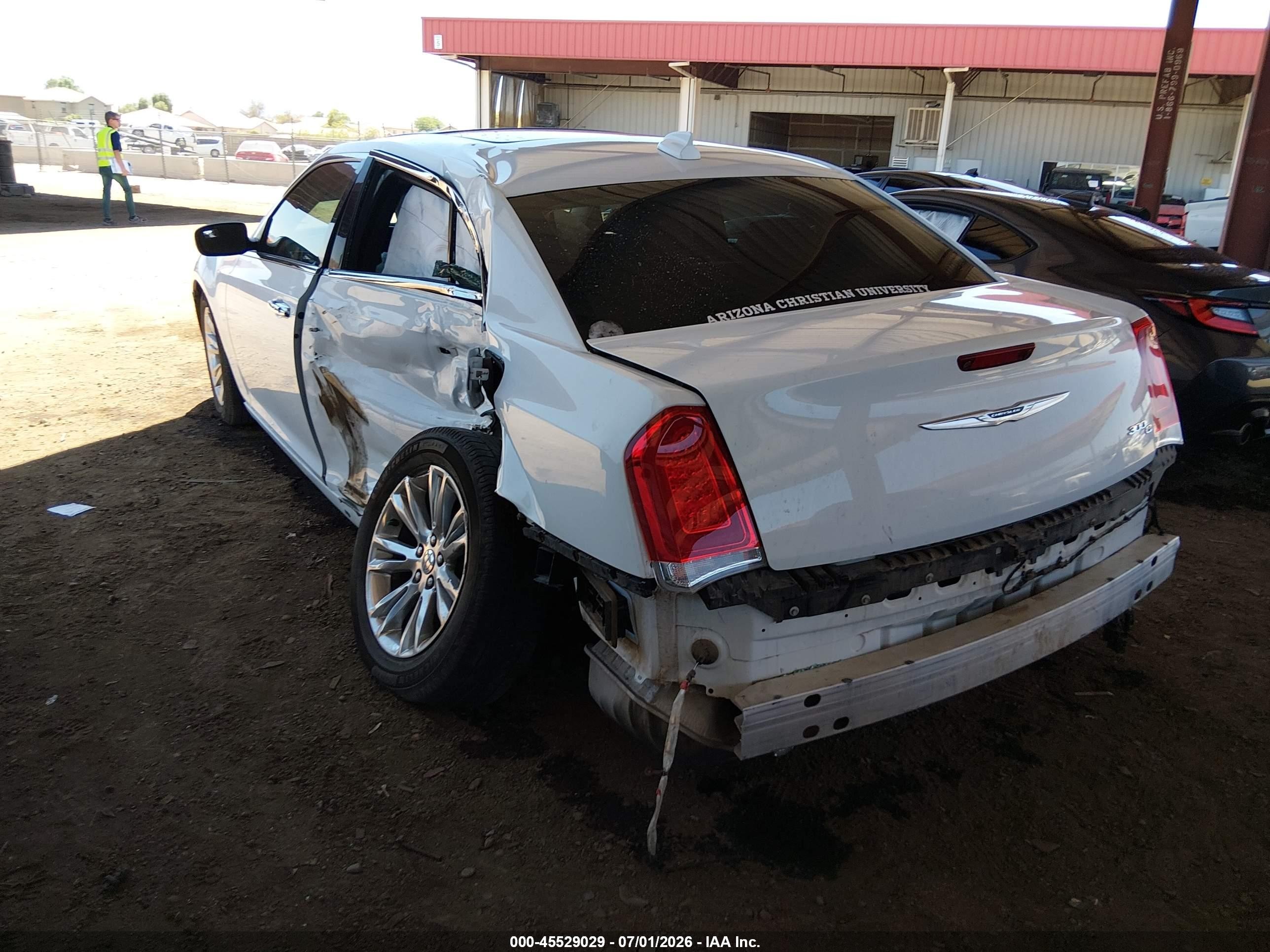 2015 Chrysler 300c   White vin: 2C3CCAEG6FH749328