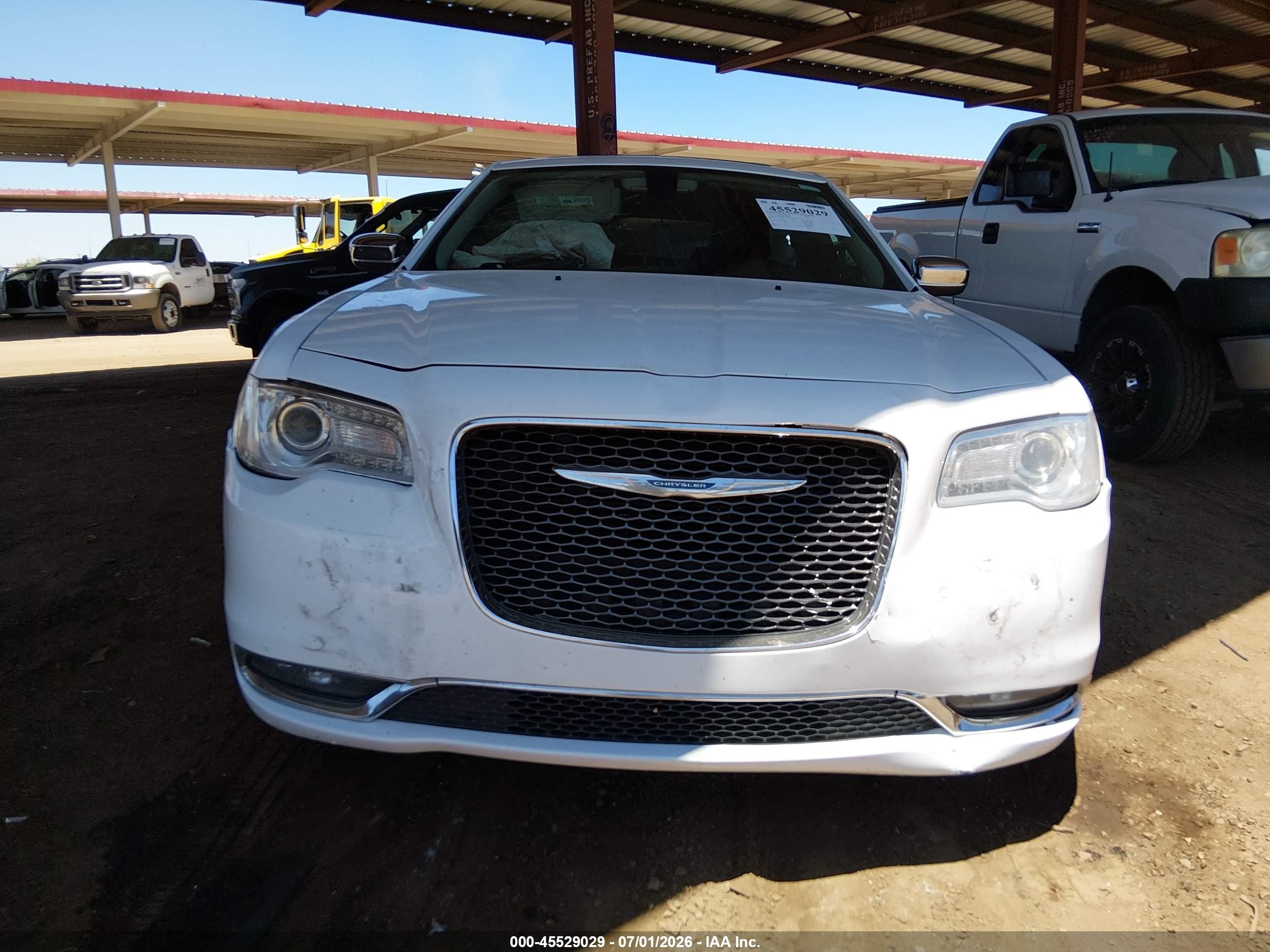 2015 Chrysler 300c   White vin: 2C3CCAEG6FH749328