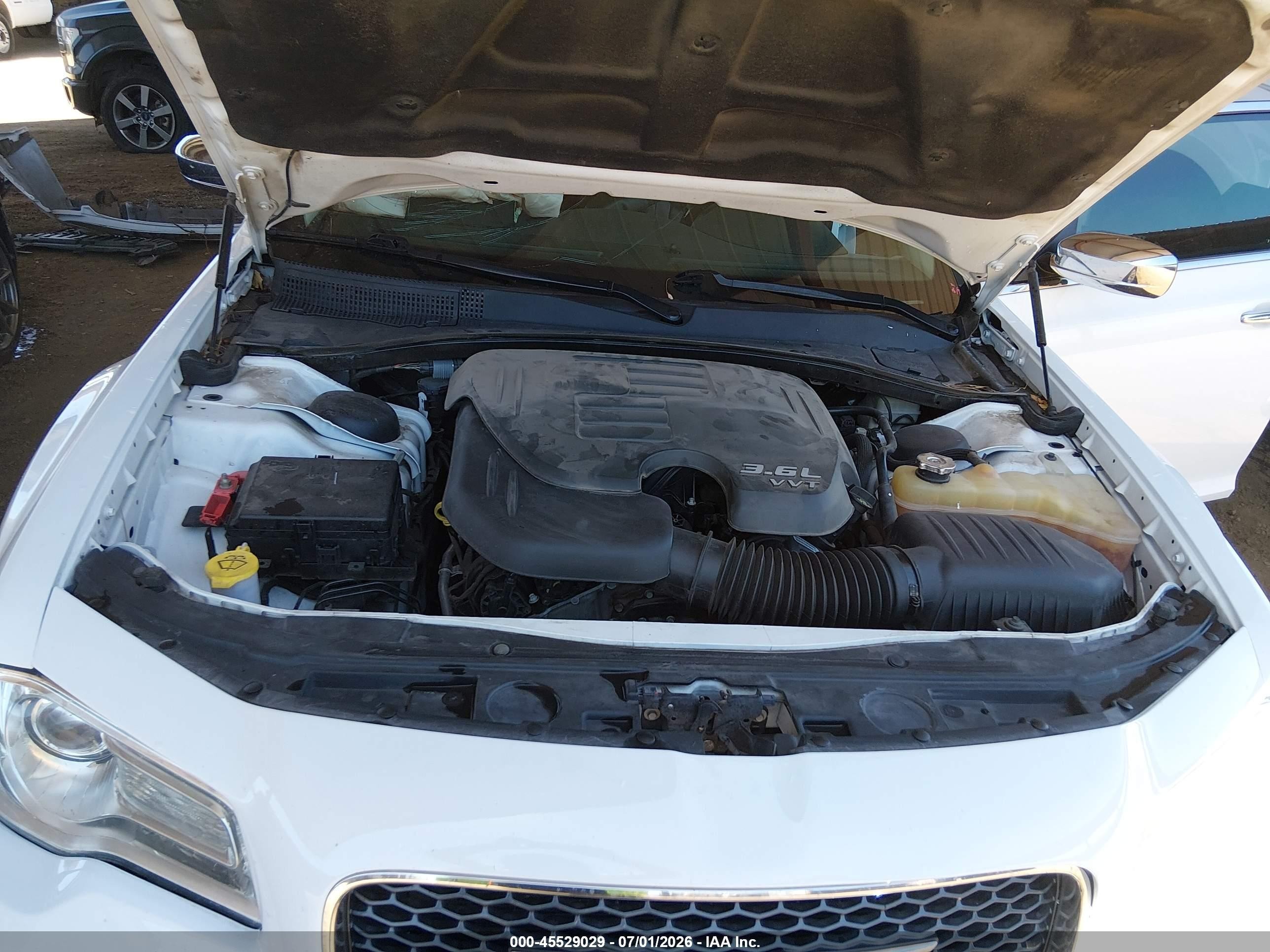2015 Chrysler 300c   White vin: 2C3CCAEG6FH749328
