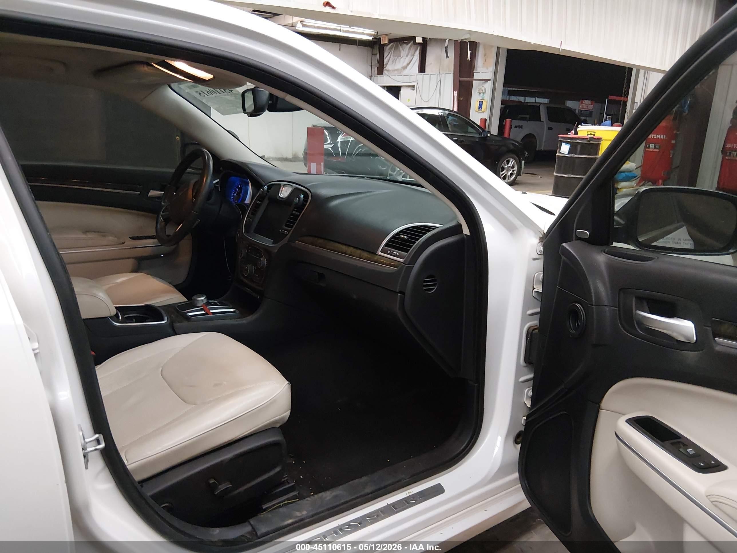 2015 Chrysler 300c   White vin: 2C3CCAEG6FH922202