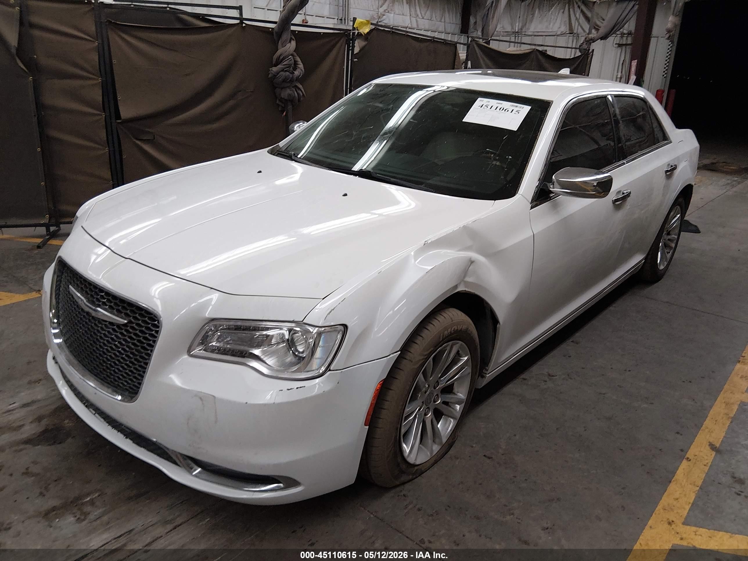 2015 Chrysler 300c   White vin: 2C3CCAEG6FH922202