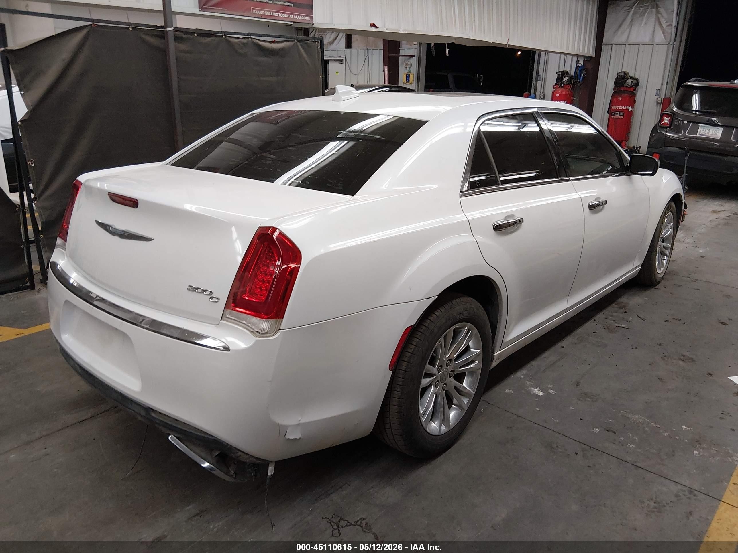 2015 Chrysler 300c   White vin: 2C3CCAEG6FH922202