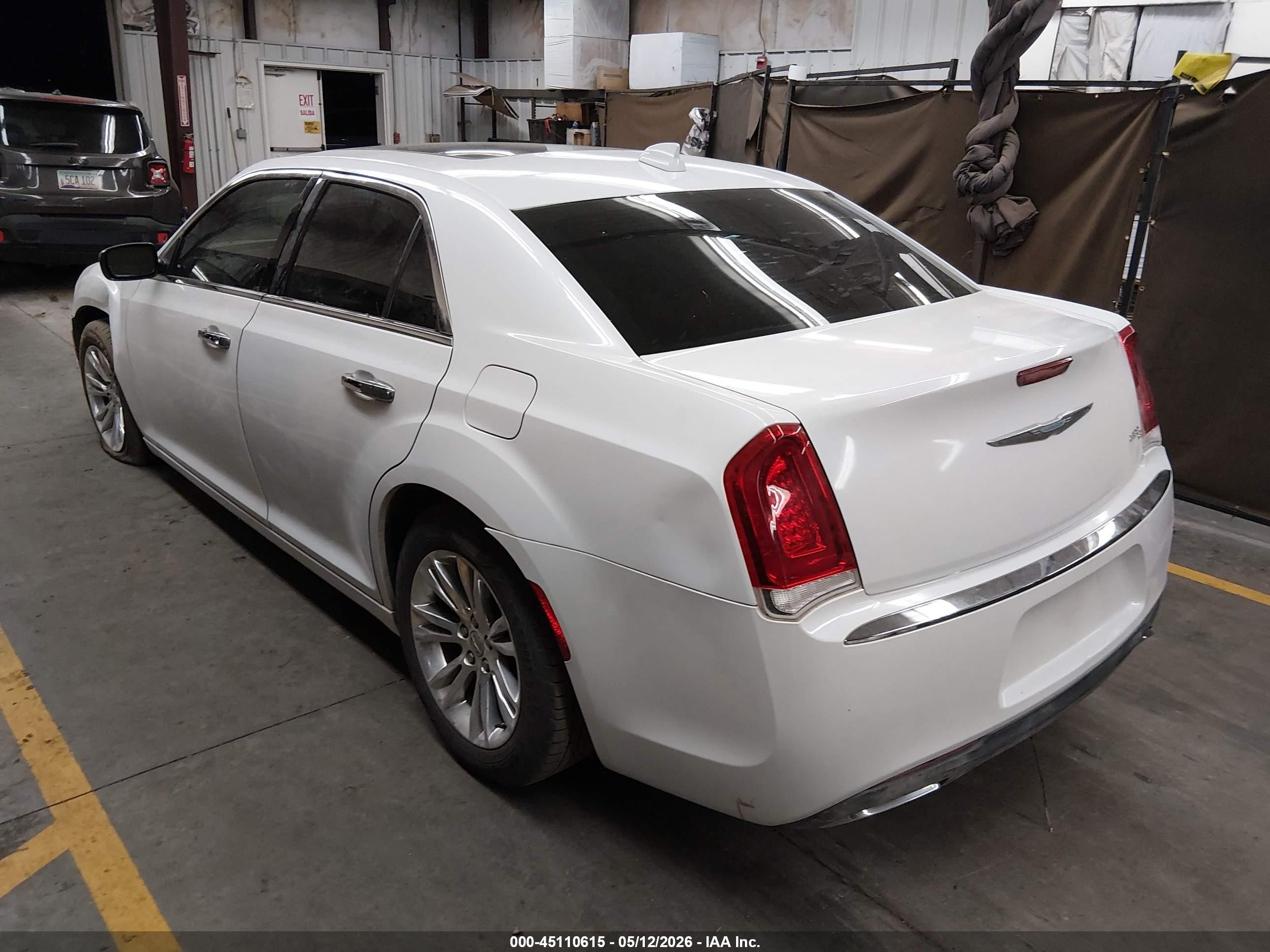 2015 Chrysler 300c   White vin: 2C3CCAEG6FH922202
