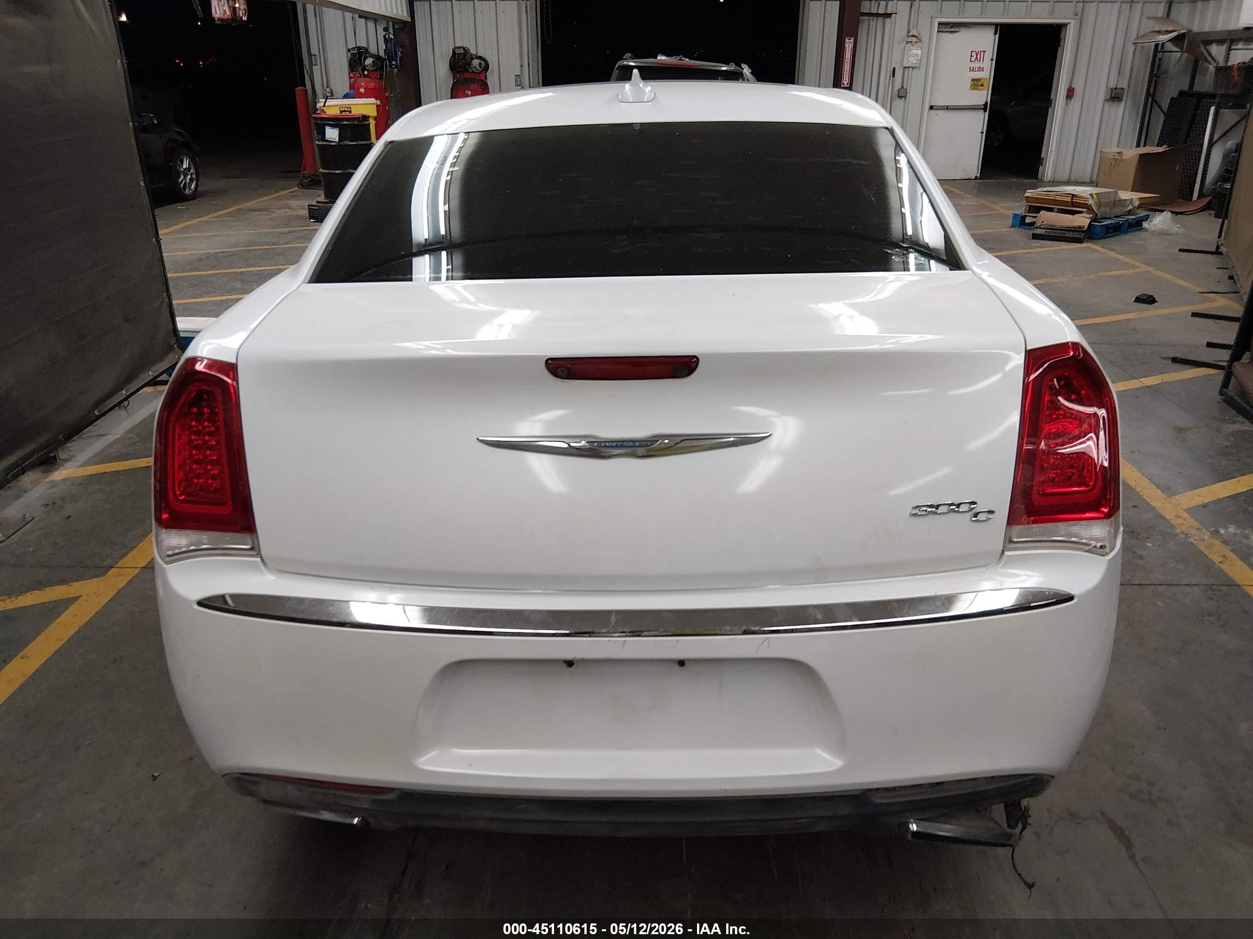 2015 Chrysler 300c   White vin: 2C3CCAEG6FH922202