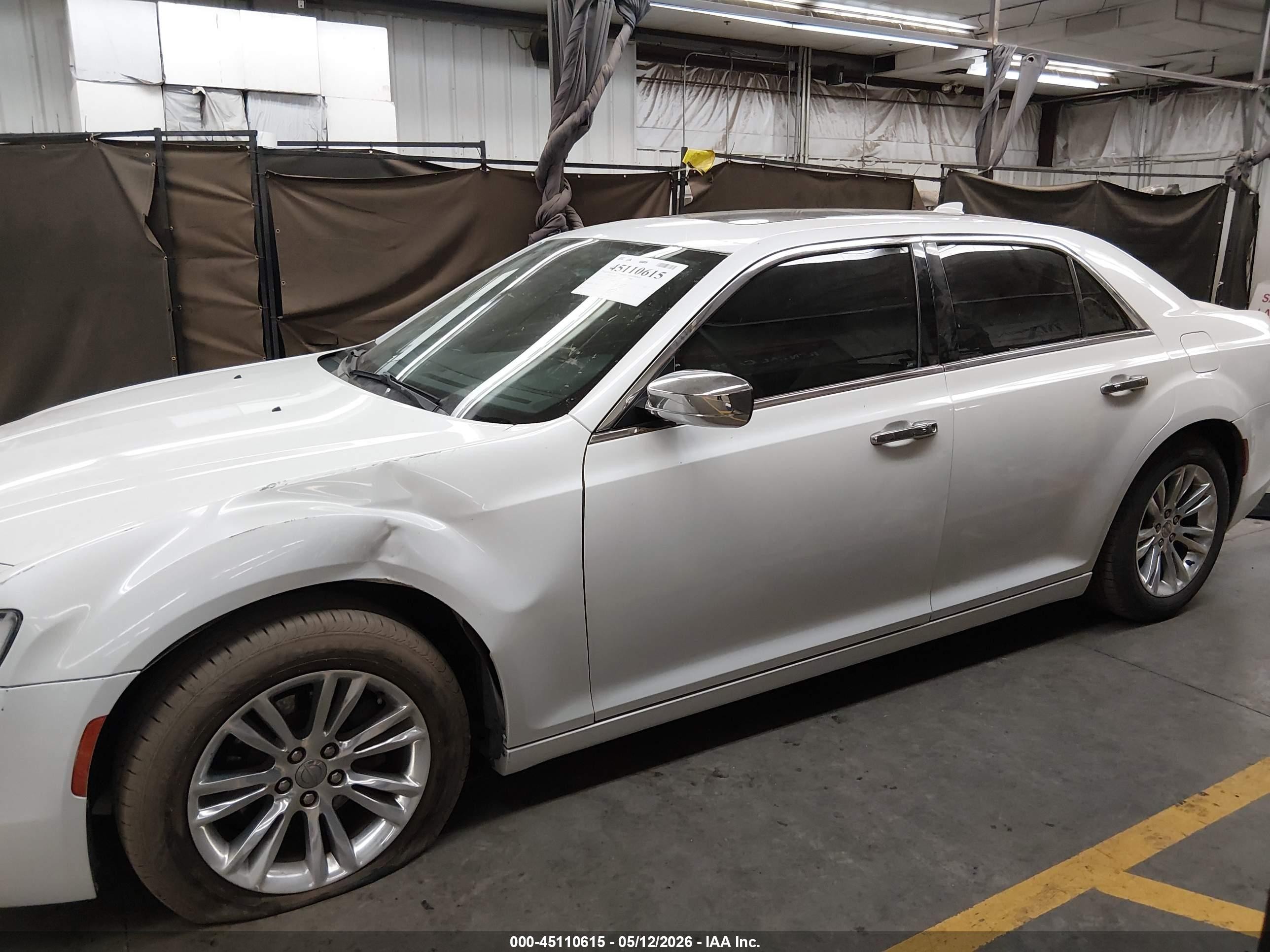 2015 Chrysler 300c   White vin: 2C3CCAEG6FH922202