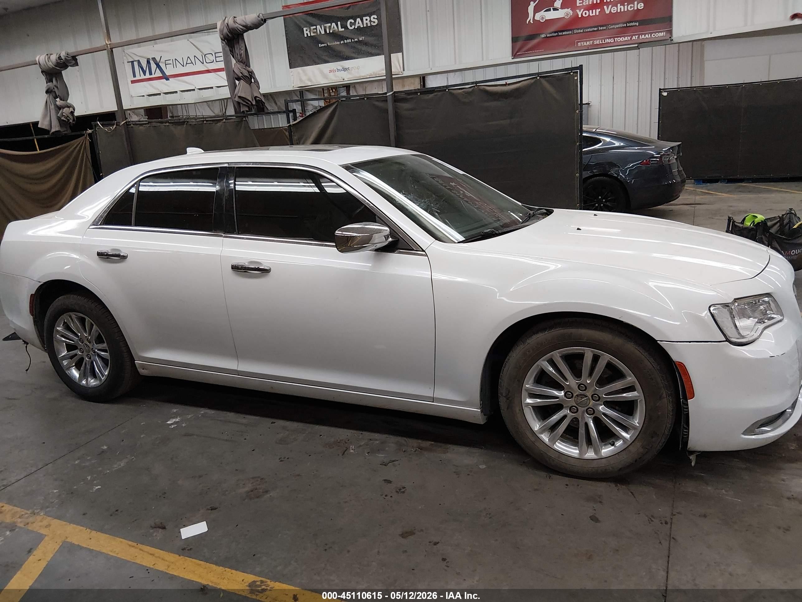 2015 Chrysler 300c   White vin: 2C3CCAEG6FH922202