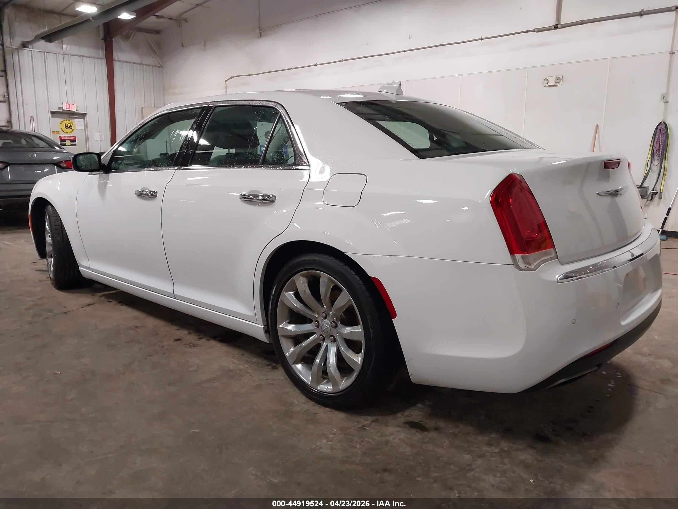 2017 Chrysler 300c   White vin: 2C3CCAEG6HH628866