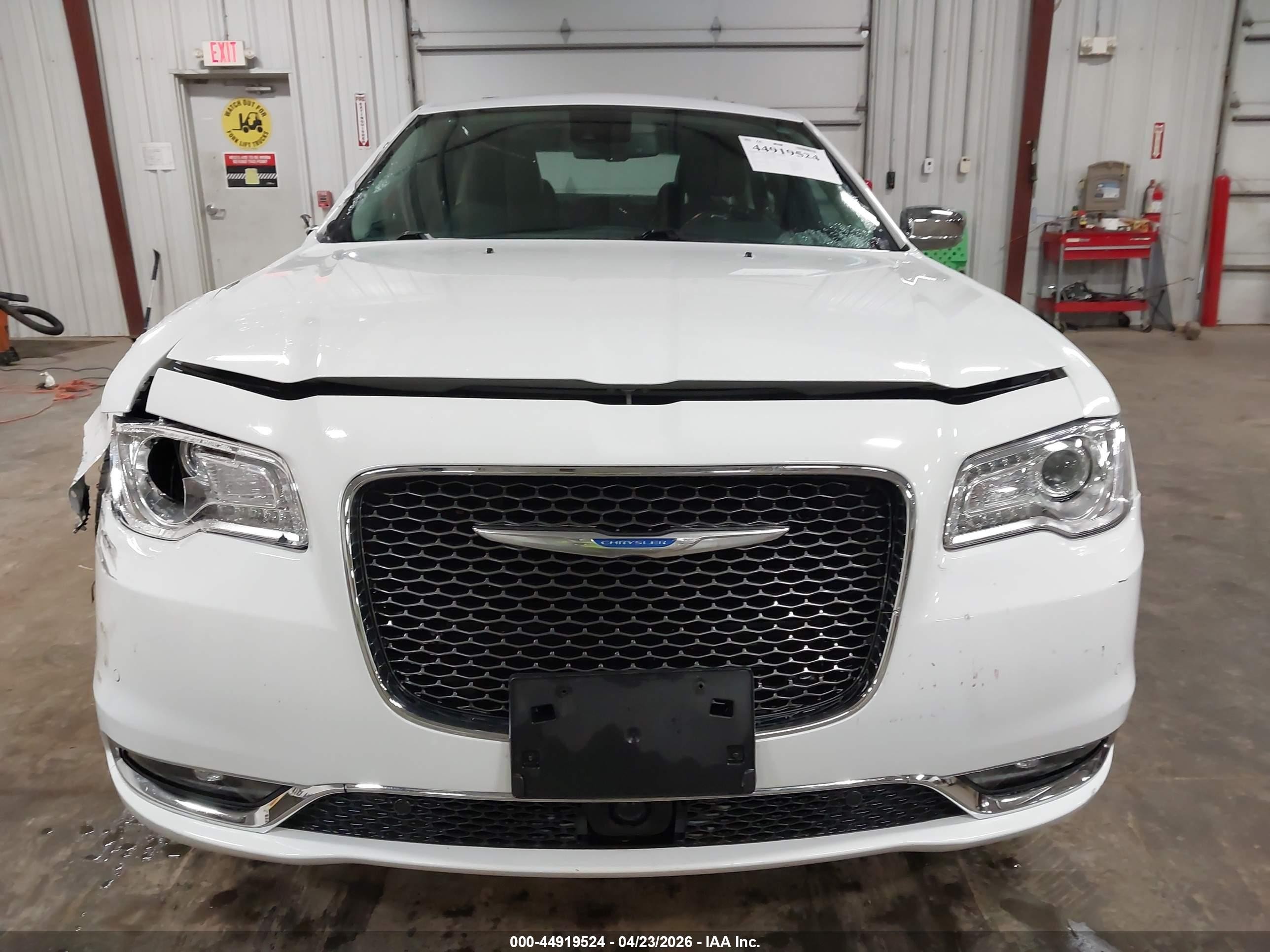 2017 Chrysler 300c   White vin: 2C3CCAEG6HH628866