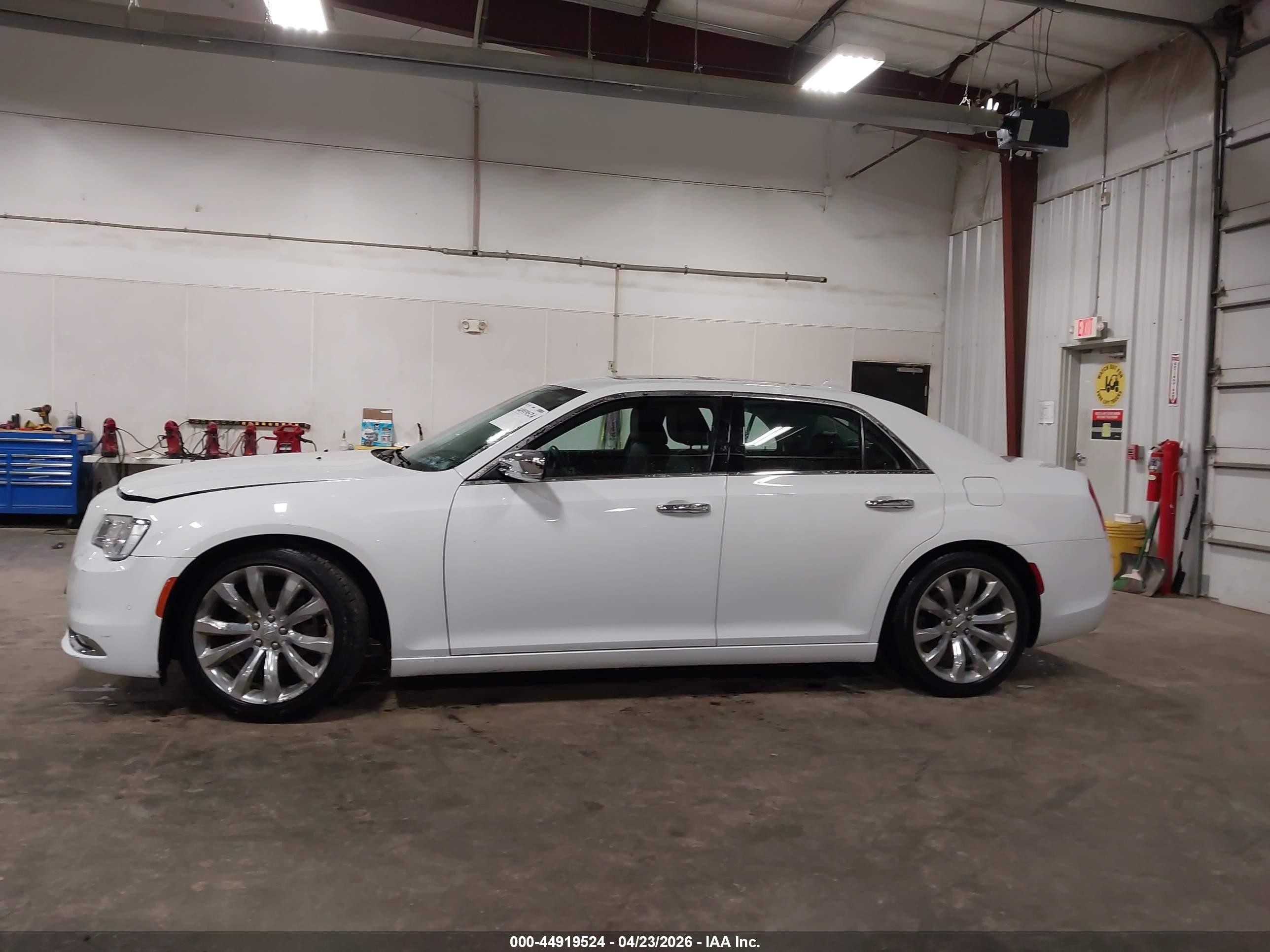 2017 Chrysler 300c   White vin: 2C3CCAEG6HH628866