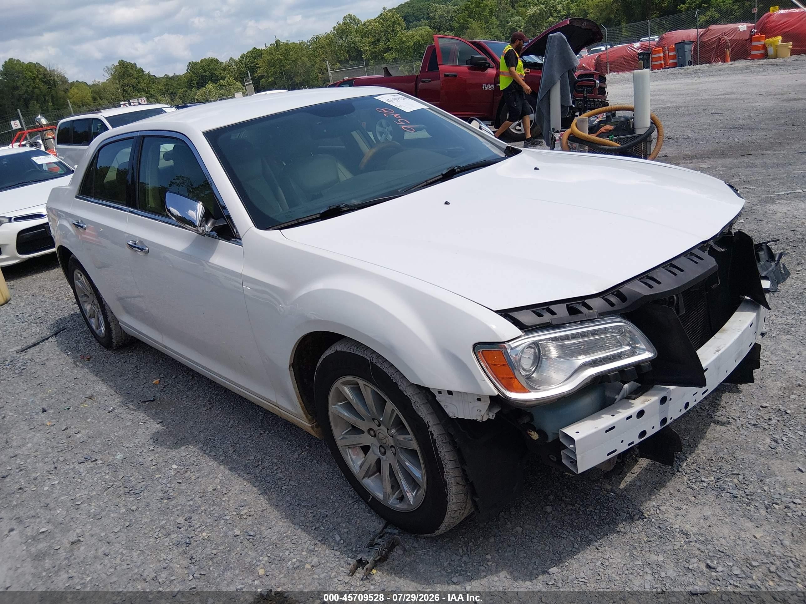 2014 Chrysler 300c   Белый vin: 2C3CCAEG7EH275839