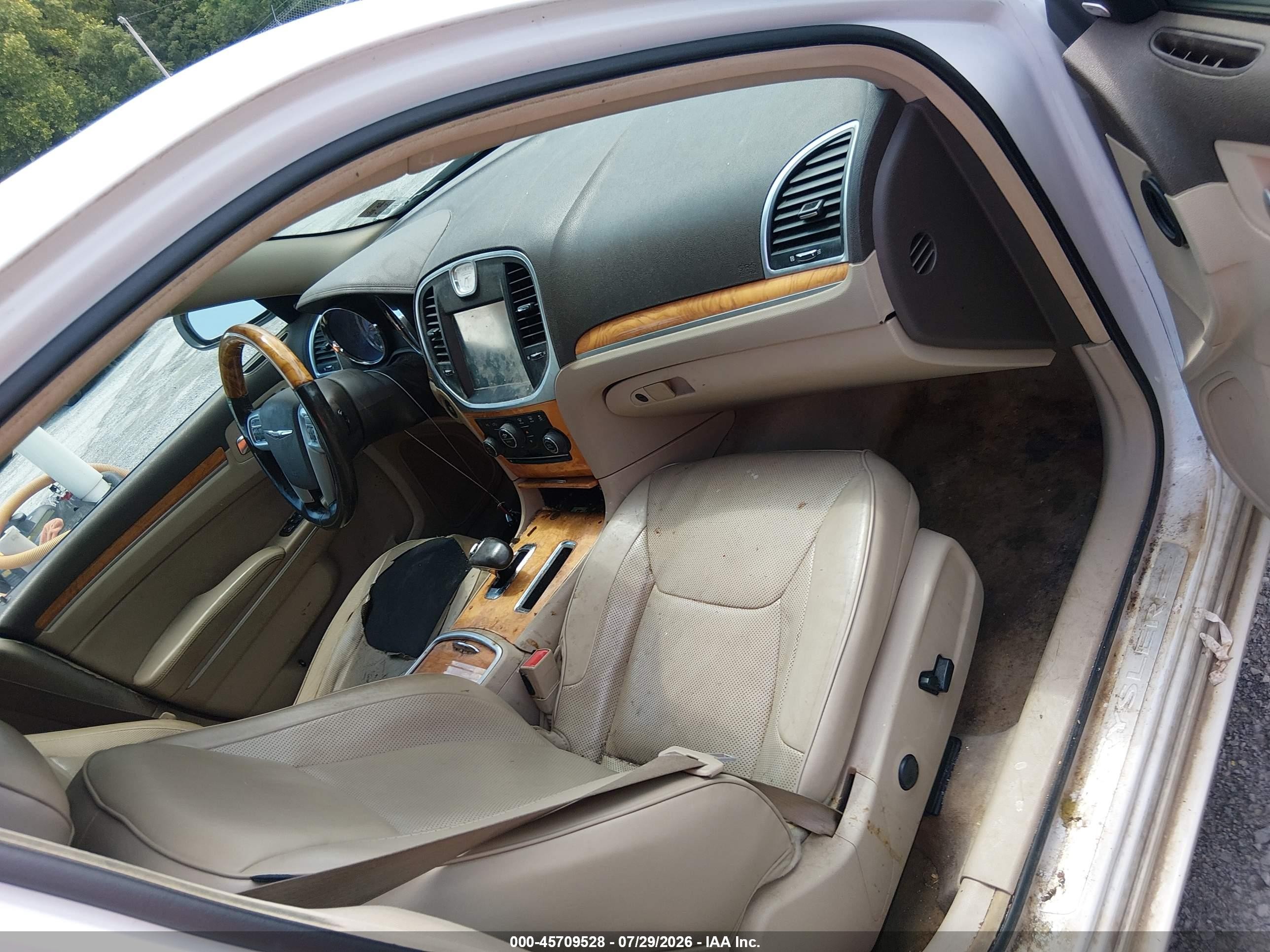 2014 Chrysler 300c   Белый vin: 2C3CCAEG7EH275839