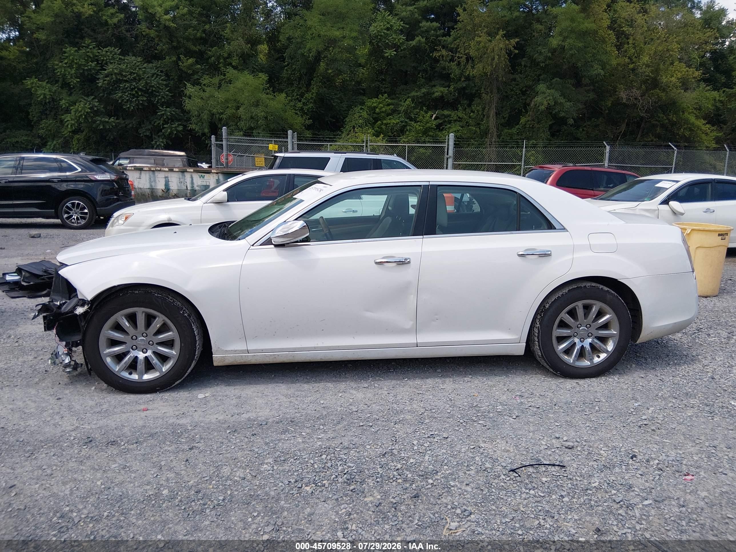 2014 Chrysler 300c   Белый vin: 2C3CCAEG7EH275839