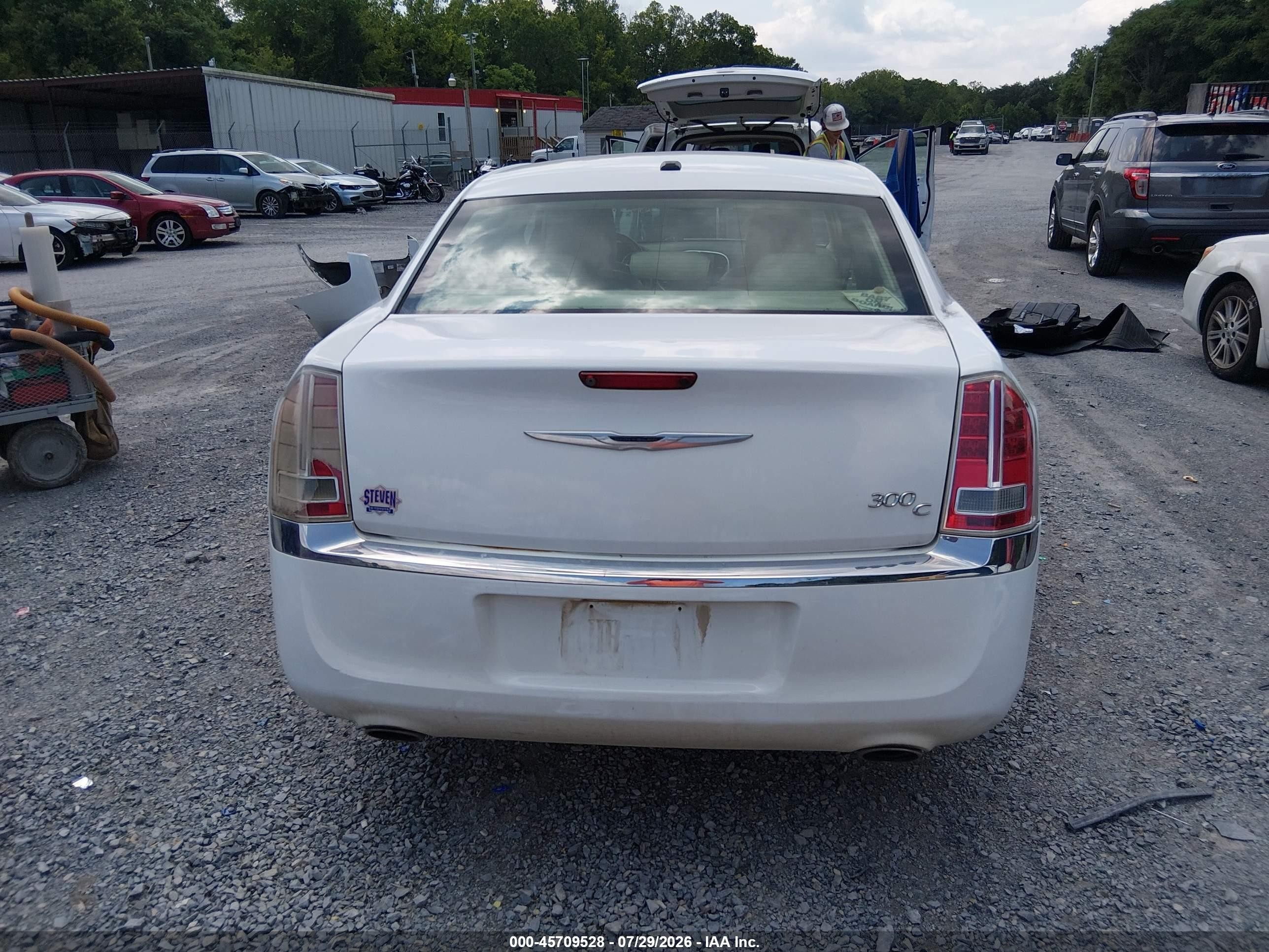 2014 Chrysler 300c   Белый vin: 2C3CCAEG7EH275839