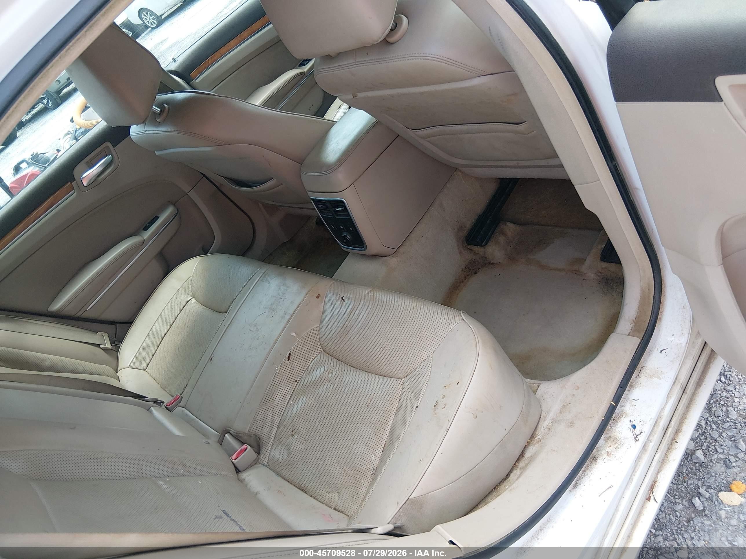 2014 Chrysler 300c   Белый vin: 2C3CCAEG7EH275839
