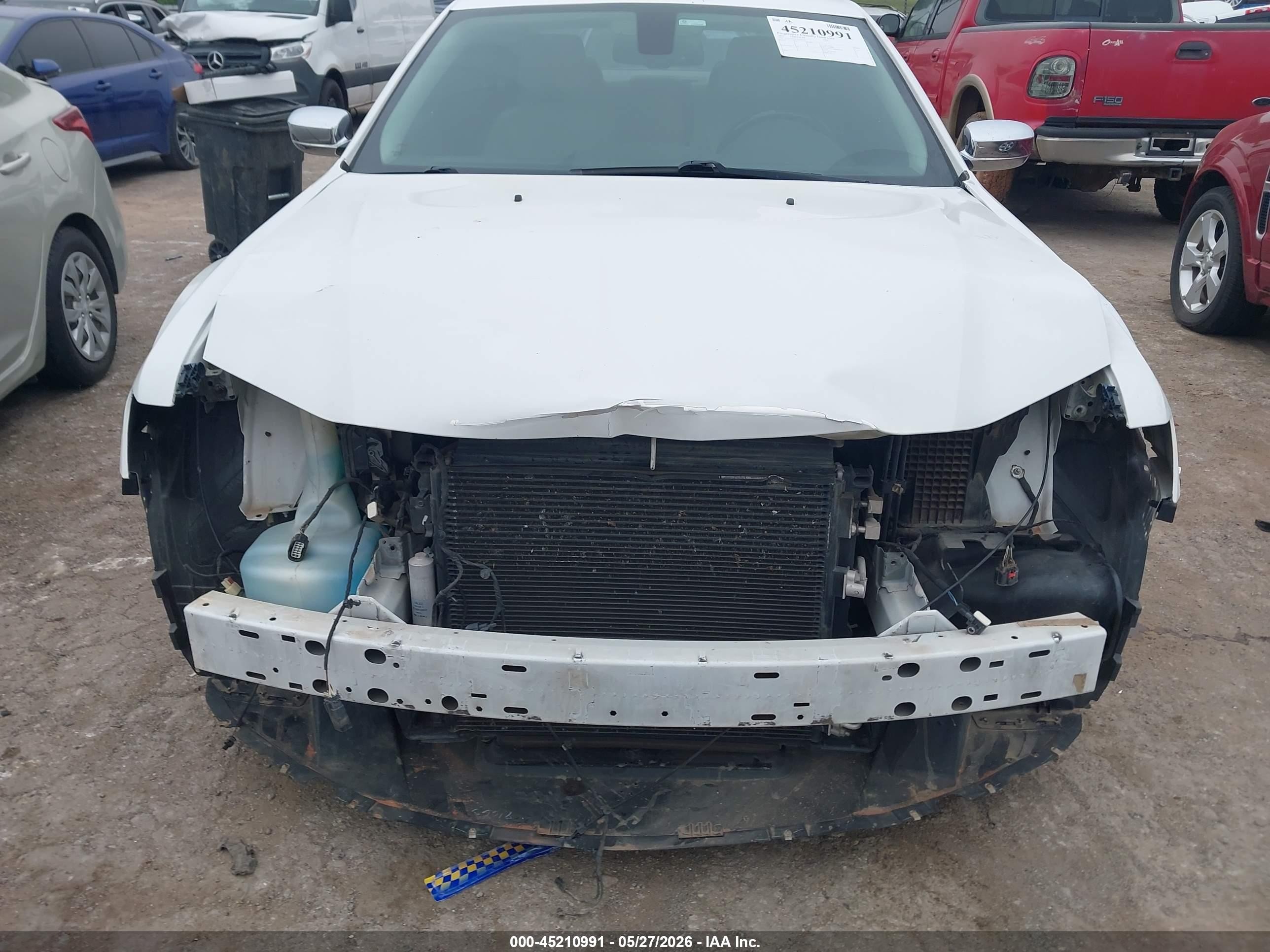 2015 Chrysler 300c   White vin: 2C3CCAEG7FH792222