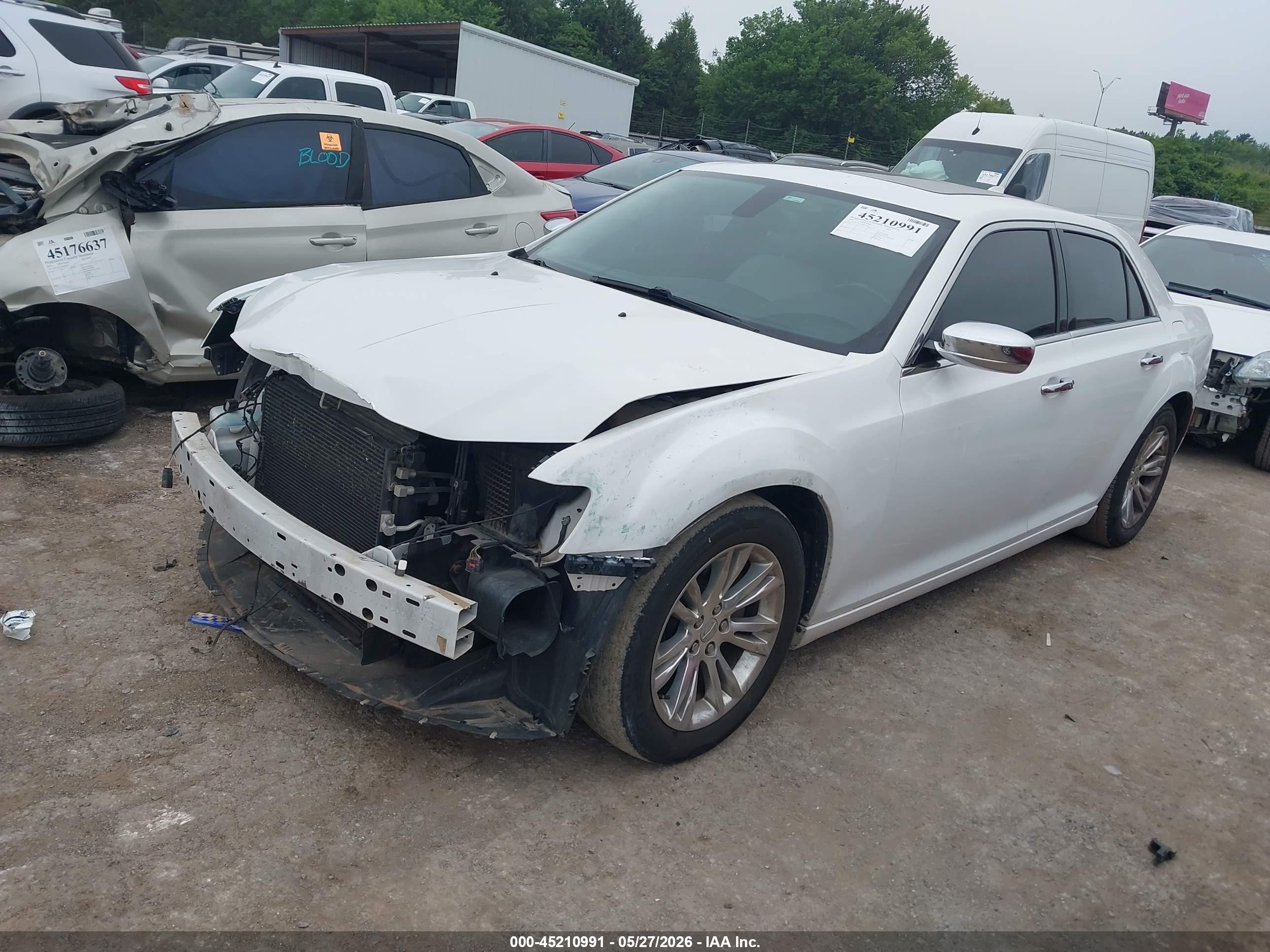 2015 Chrysler 300c   White vin: 2C3CCAEG7FH792222