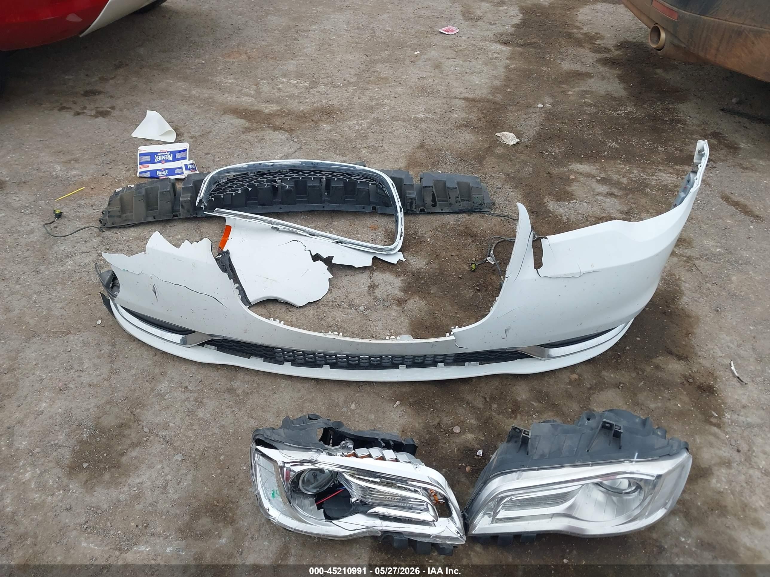 2015 Chrysler 300c   White vin: 2C3CCAEG7FH792222