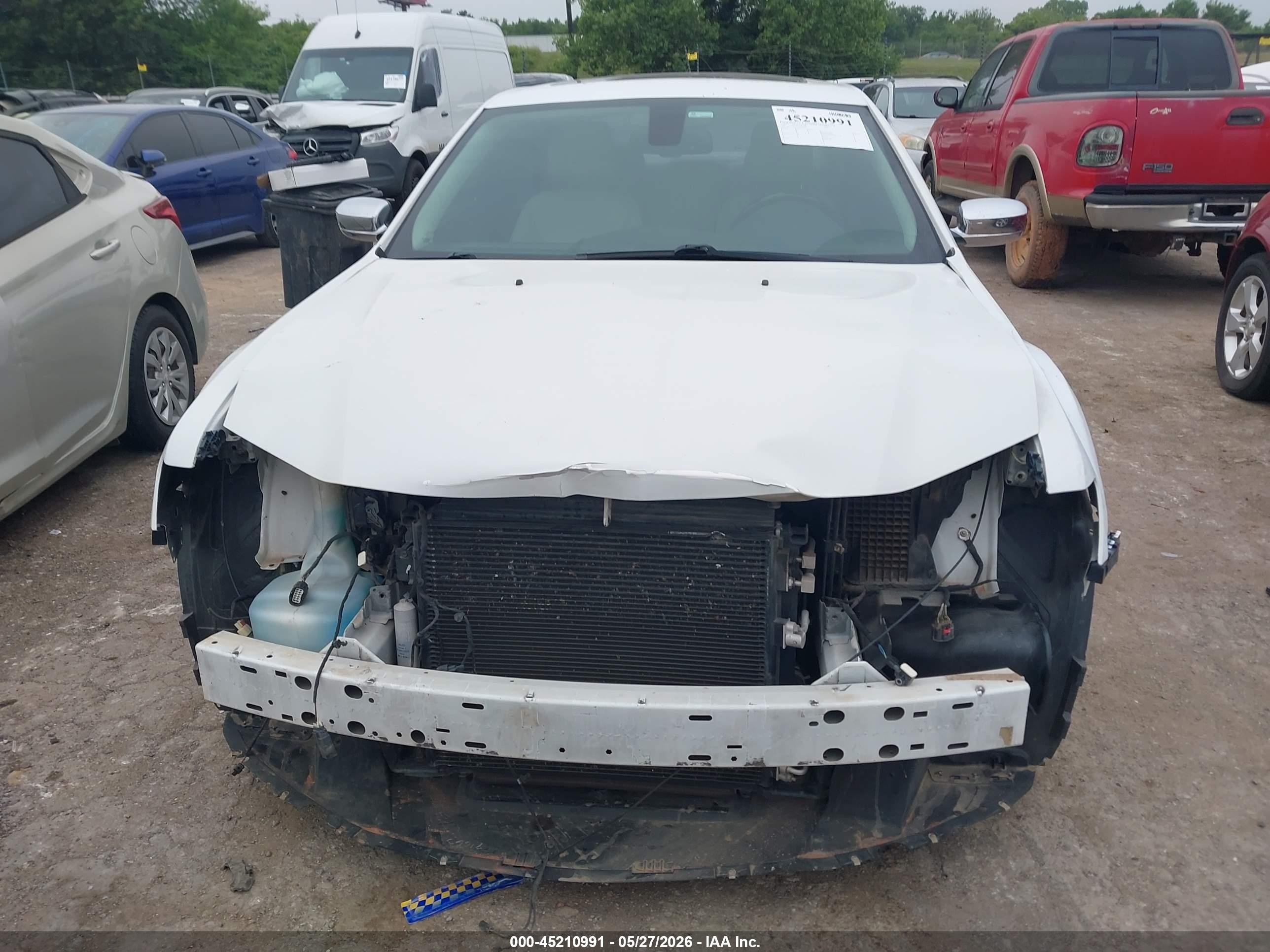 2015 Chrysler 300c   White vin: 2C3CCAEG7FH792222