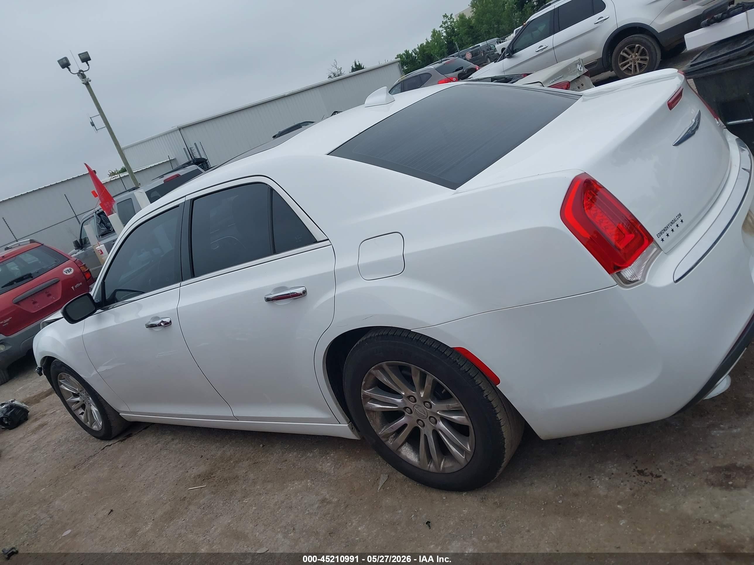 2015 Chrysler 300c   White vin: 2C3CCAEG7FH792222