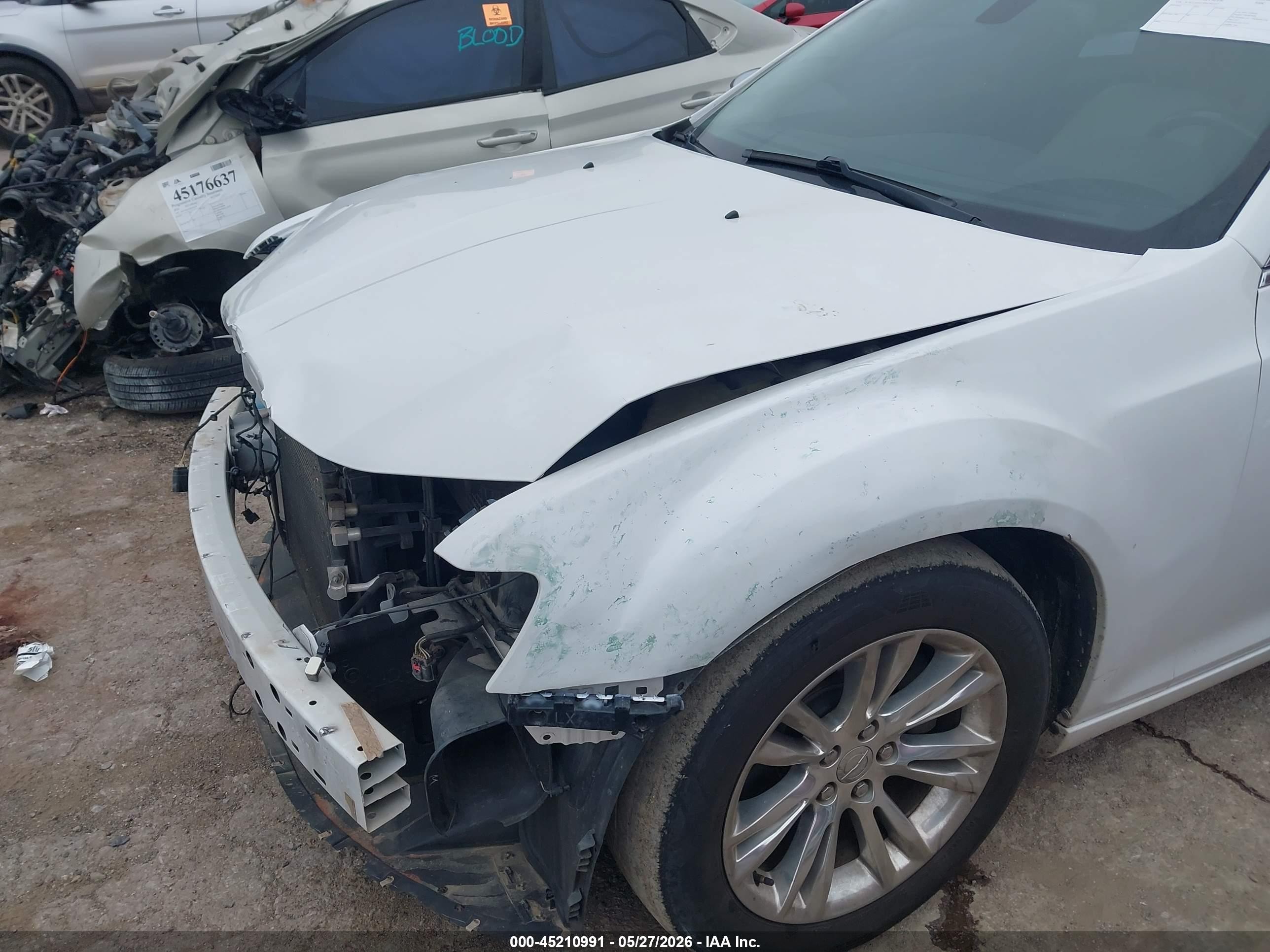 2015 Chrysler 300c   White vin: 2C3CCAEG7FH792222