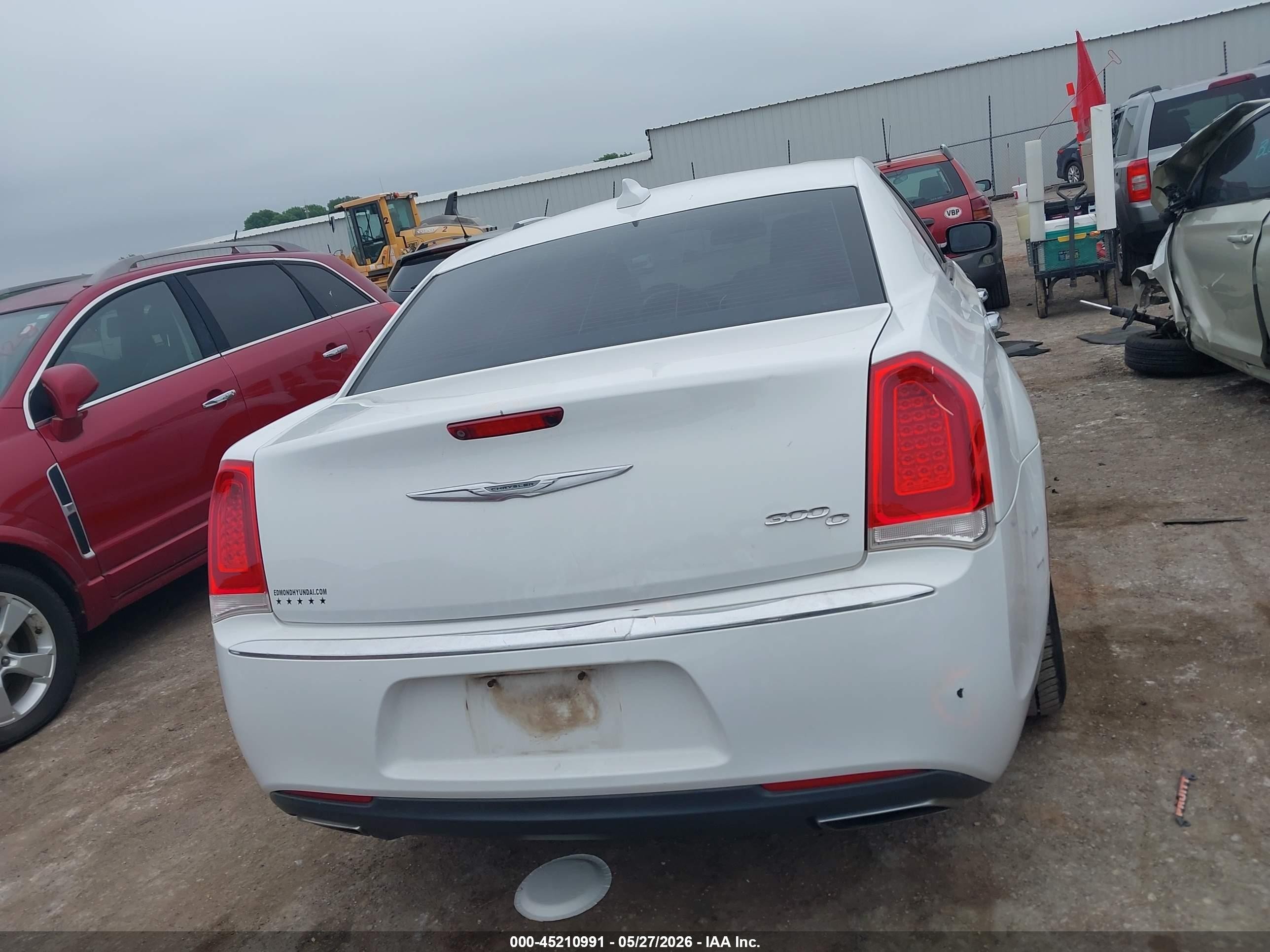 2015 Chrysler 300c   White vin: 2C3CCAEG7FH792222