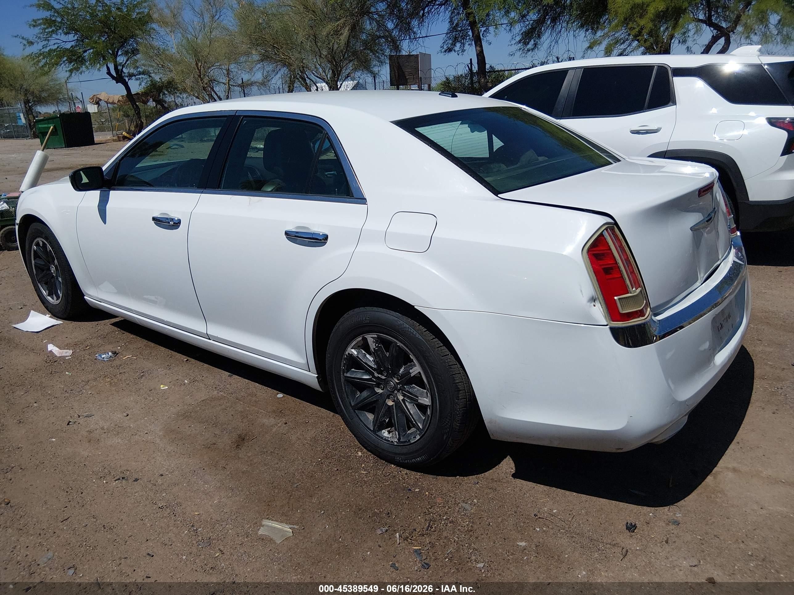 2013 Chrysler 300c   White vin: 2C3CCAEG8DH621587