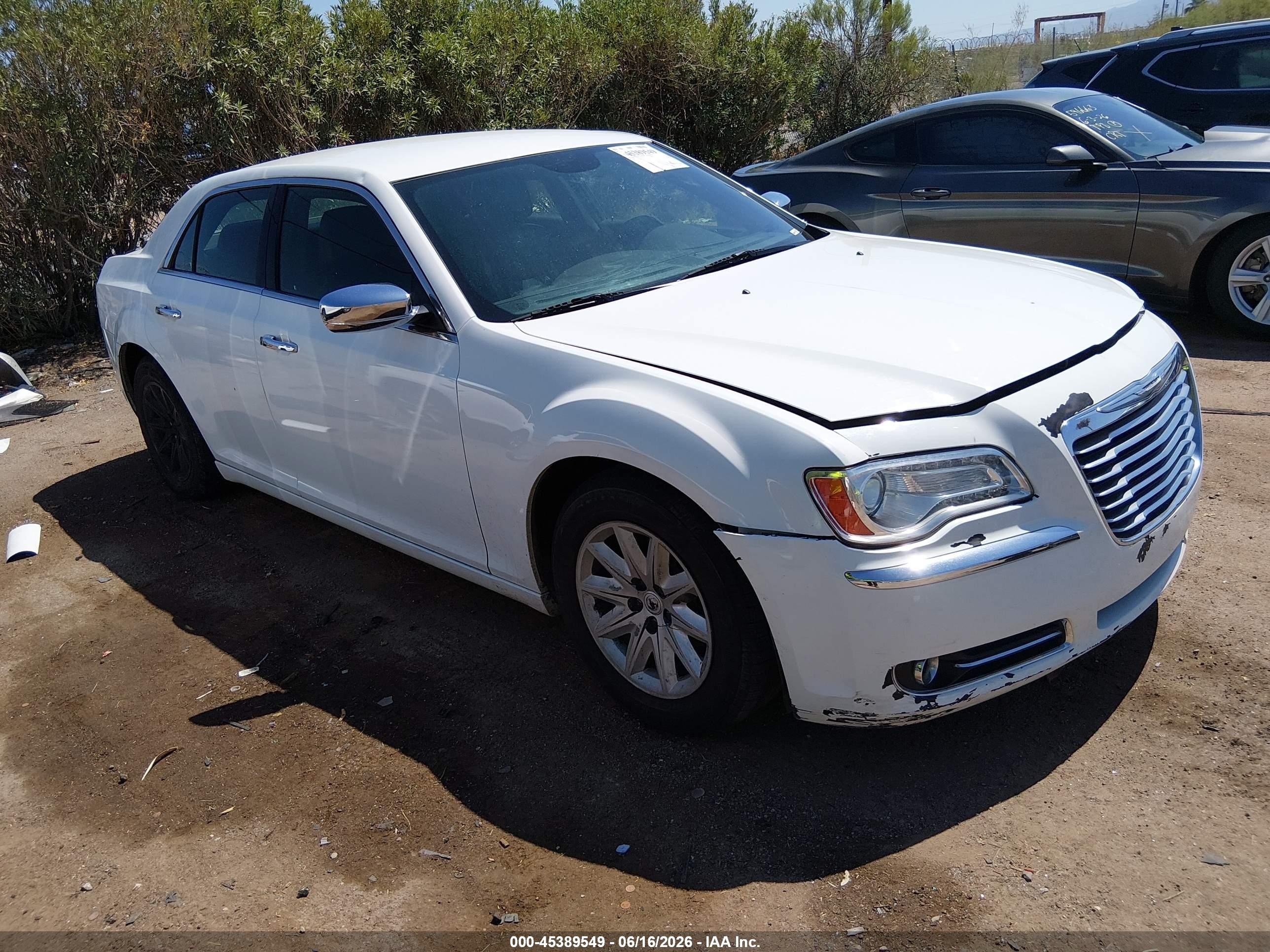 2013 Chrysler 300c   White vin: 2C3CCAEG8DH621587