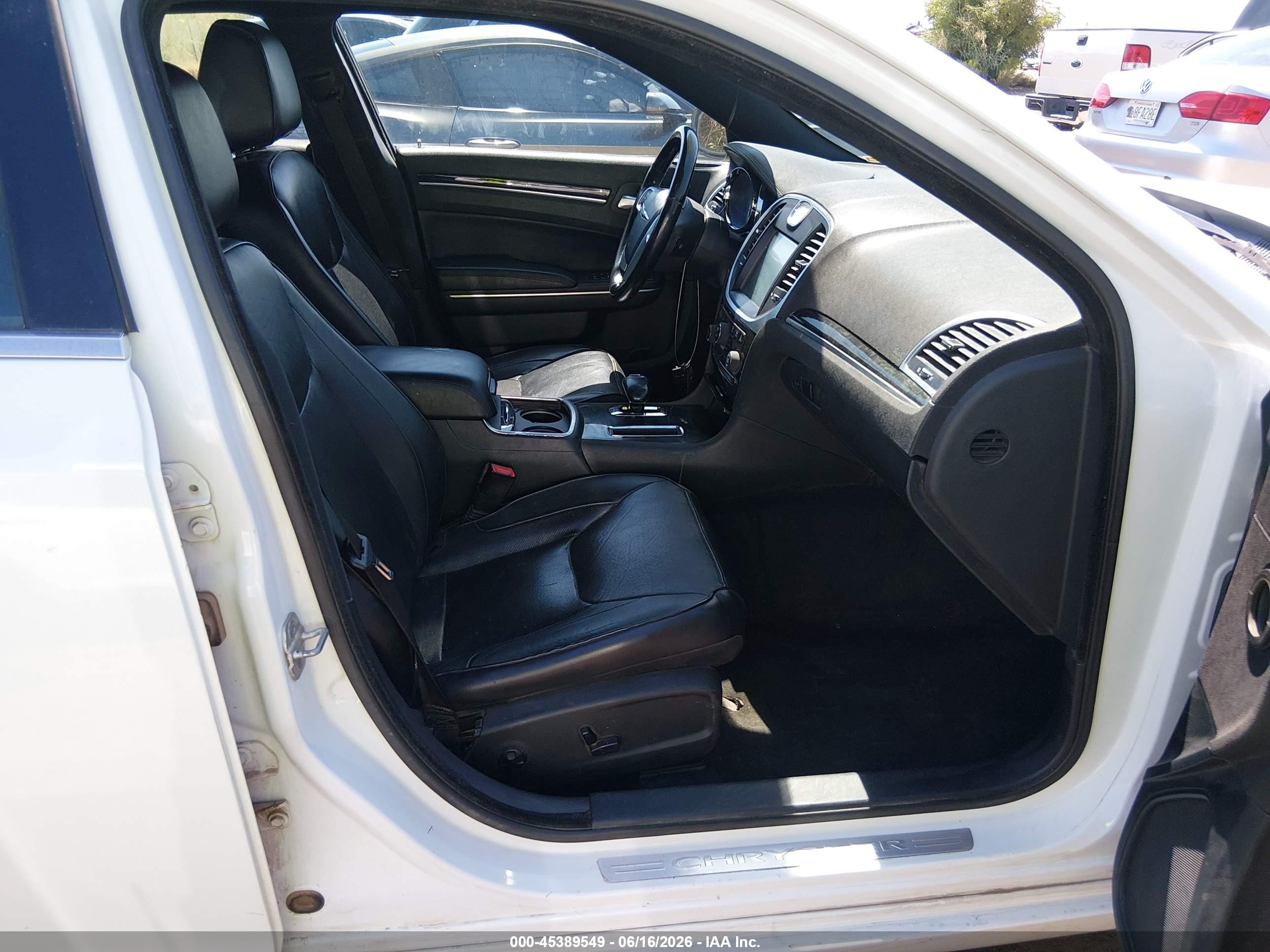 2013 Chrysler 300c   White vin: 2C3CCAEG8DH621587