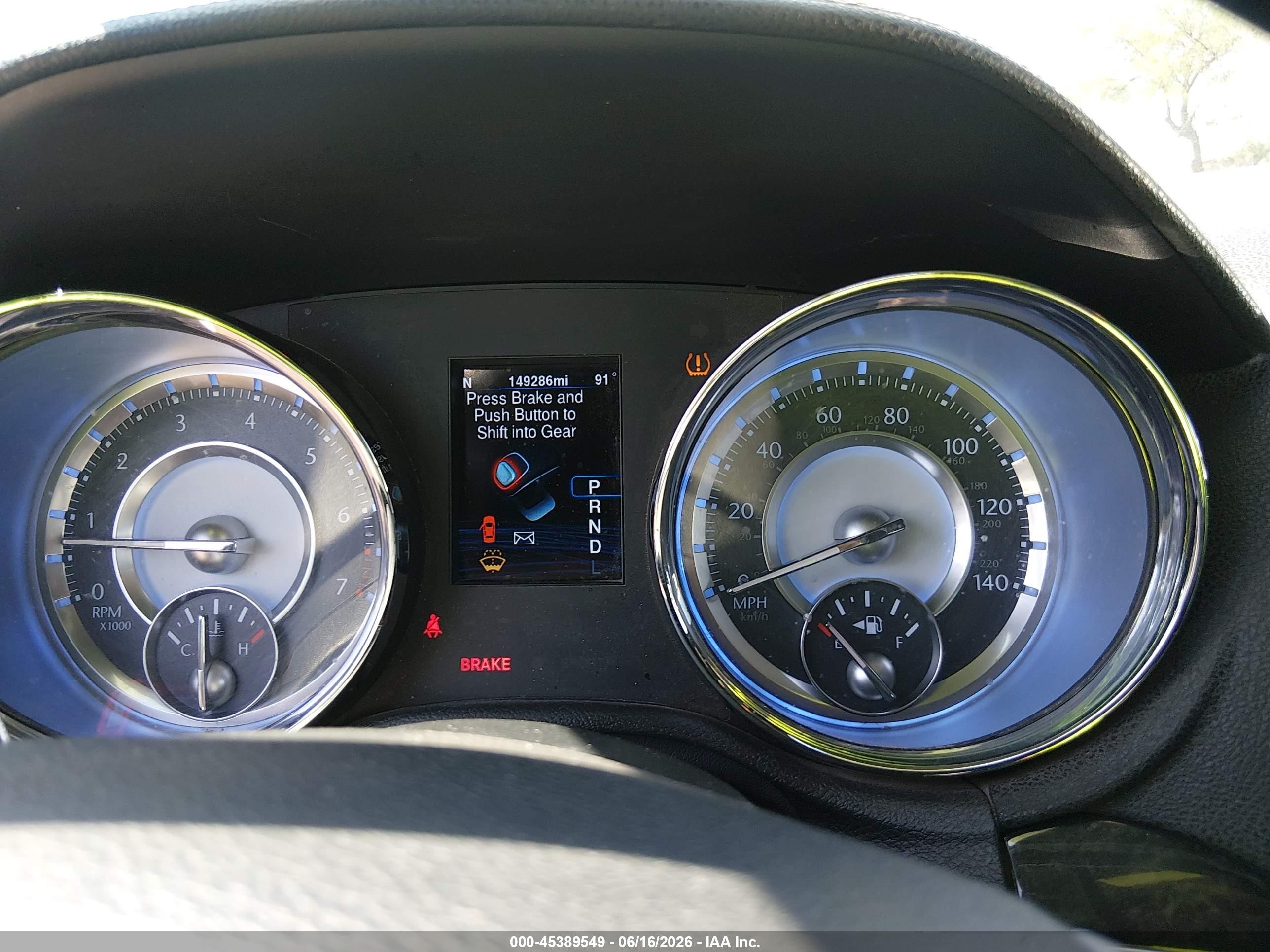 2013 Chrysler 300c   White vin: 2C3CCAEG8DH621587