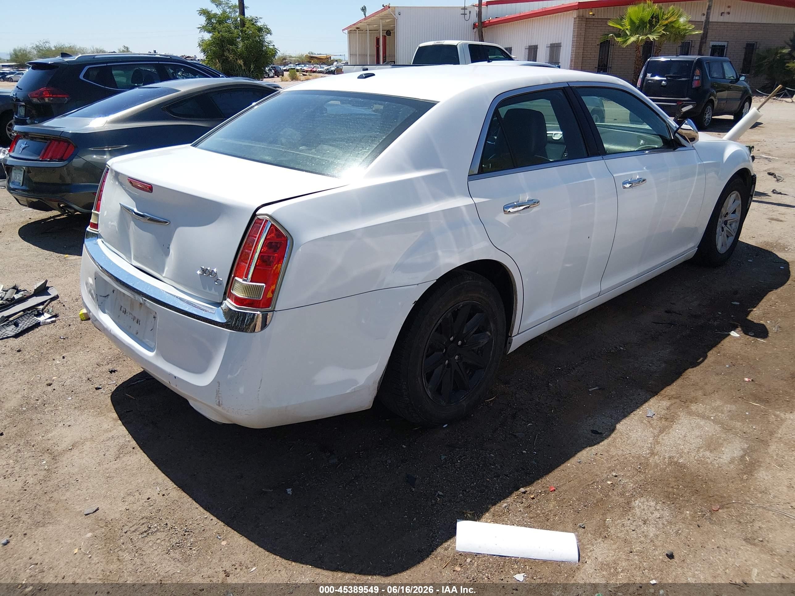 2013 Chrysler 300c   White vin: 2C3CCAEG8DH621587