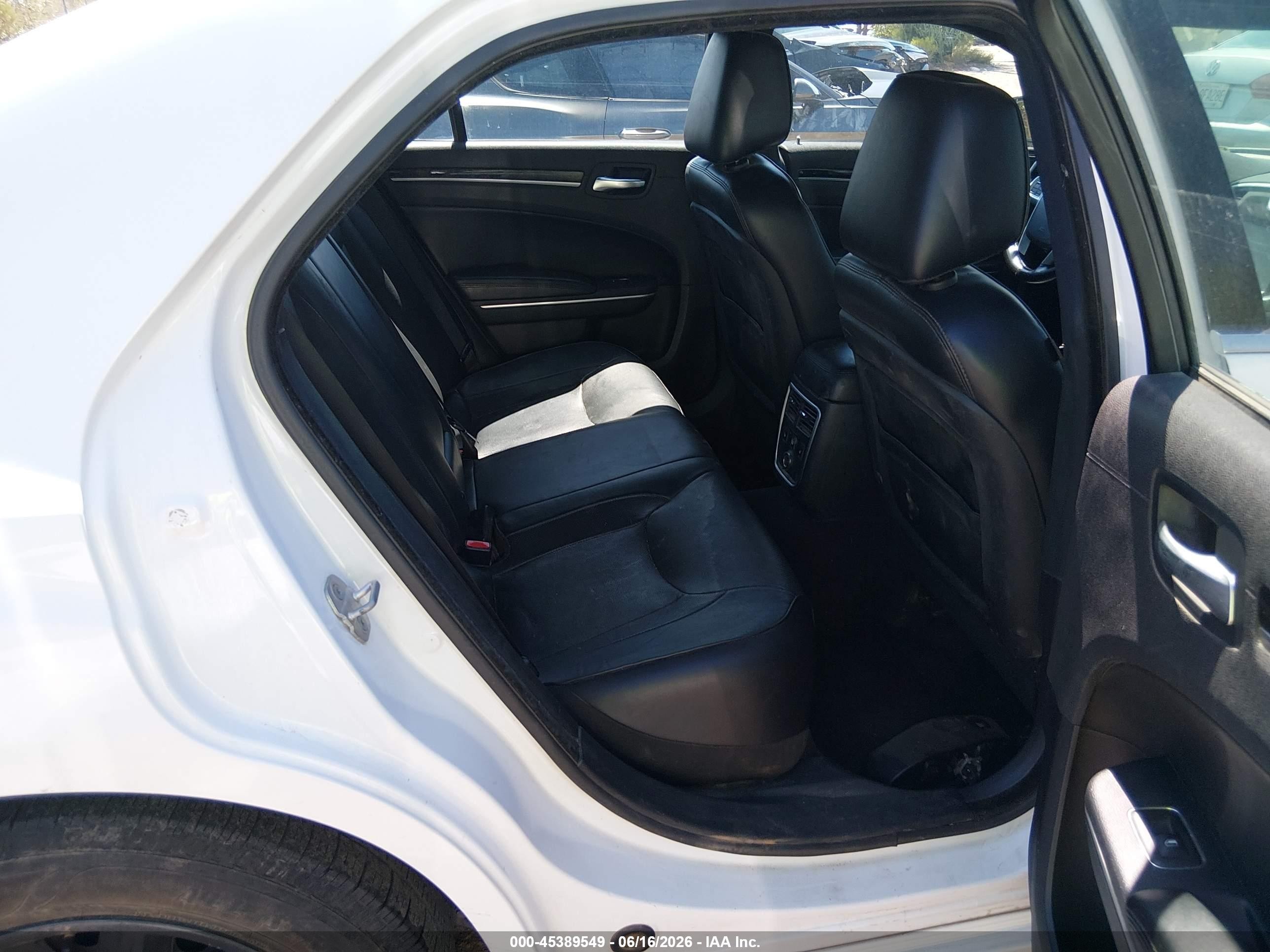 2013 Chrysler 300c   White vin: 2C3CCAEG8DH621587