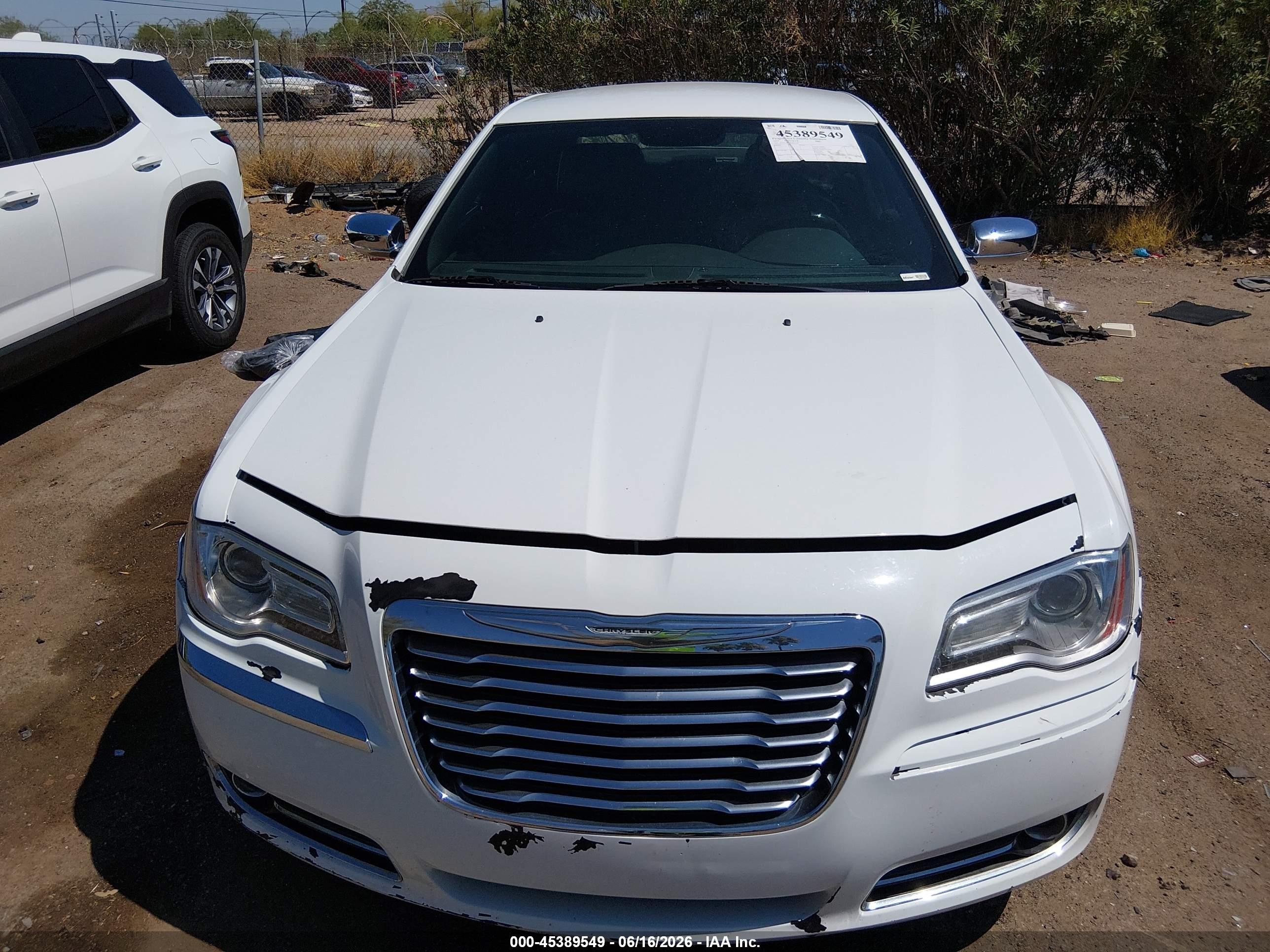 2013 Chrysler 300c   White vin: 2C3CCAEG8DH621587
