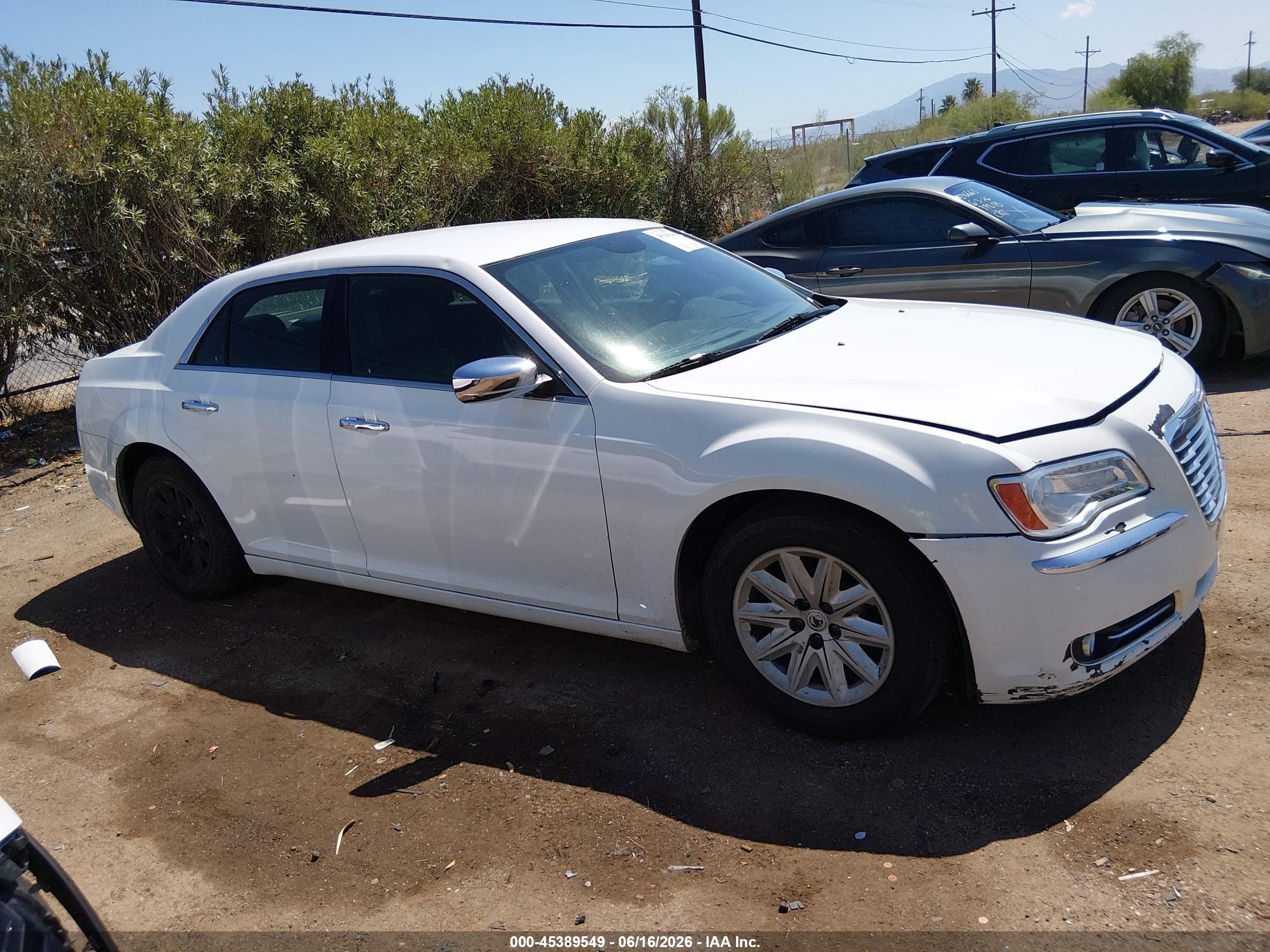 2013 Chrysler 300c   White vin: 2C3CCAEG8DH621587