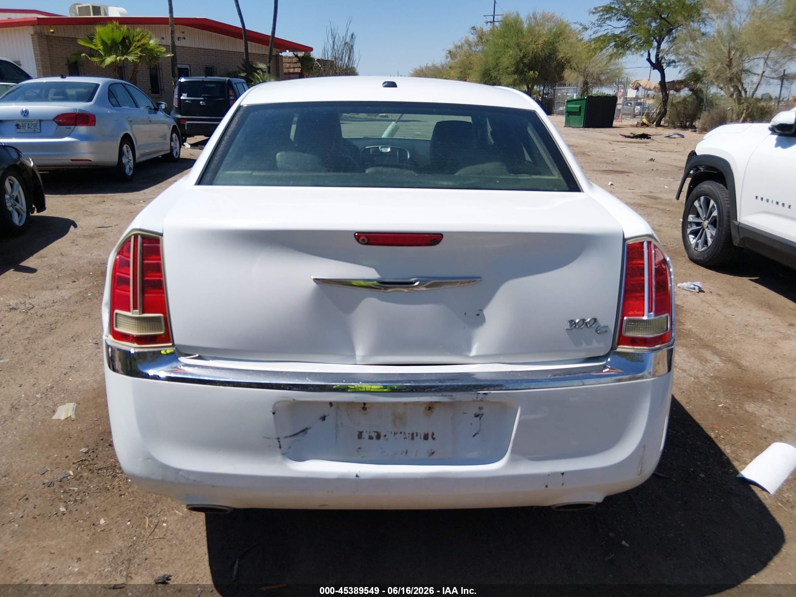 2013 Chrysler 300c   White vin: 2C3CCAEG8DH621587