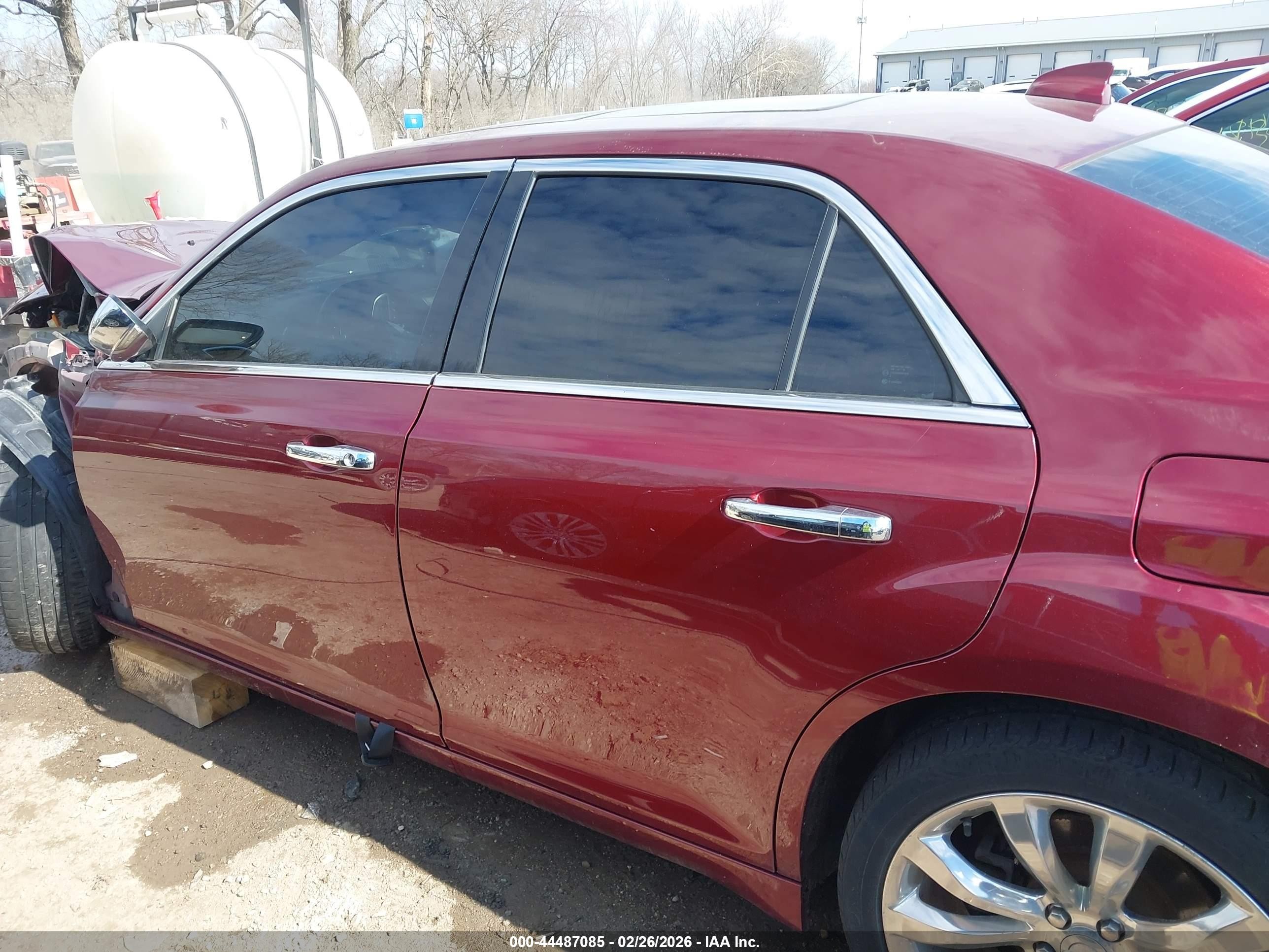 2015 Chrysler 300c   Red vin: 2C3CCAEG8FH921942