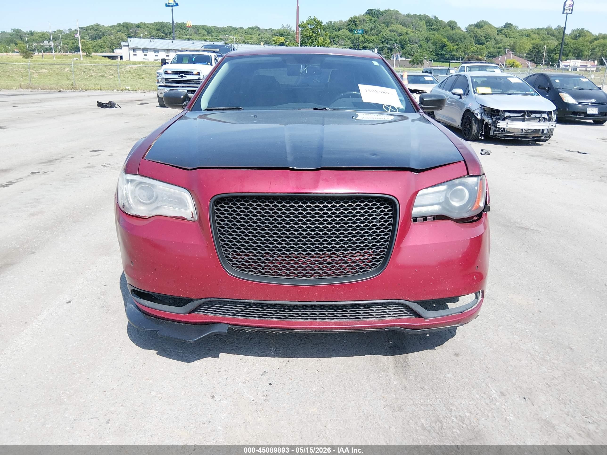2016 Chrysler 300c Burgundy vin: 2C3CCAEG8GH134796