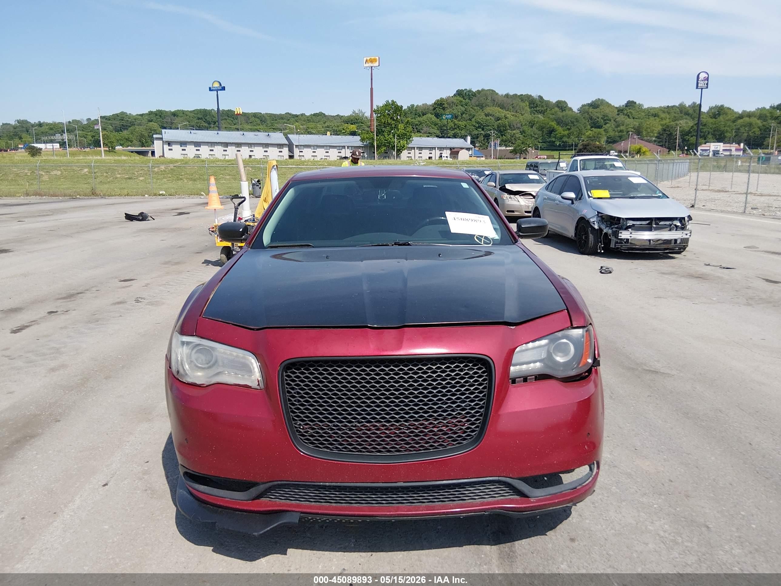 2016 Chrysler 300c Burgundy vin: 2C3CCAEG8GH134796