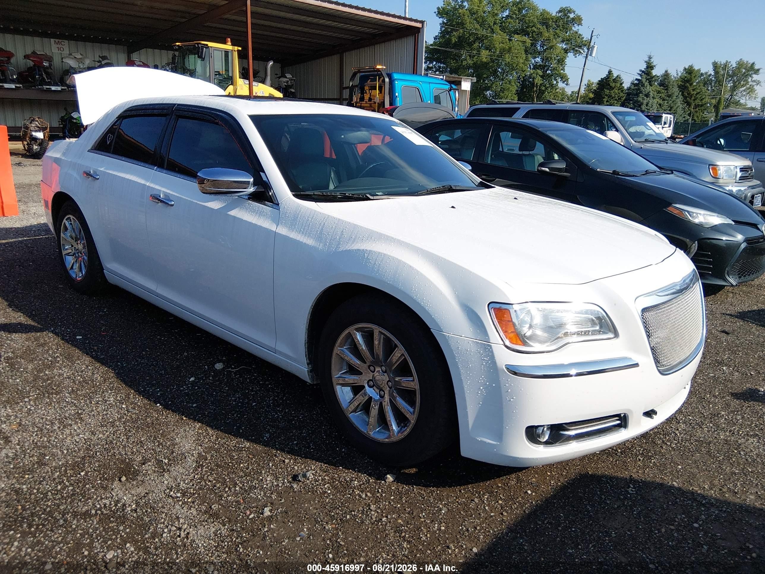 2013 Chrysler 300c   White vin: 2C3CCAEG9DH527945