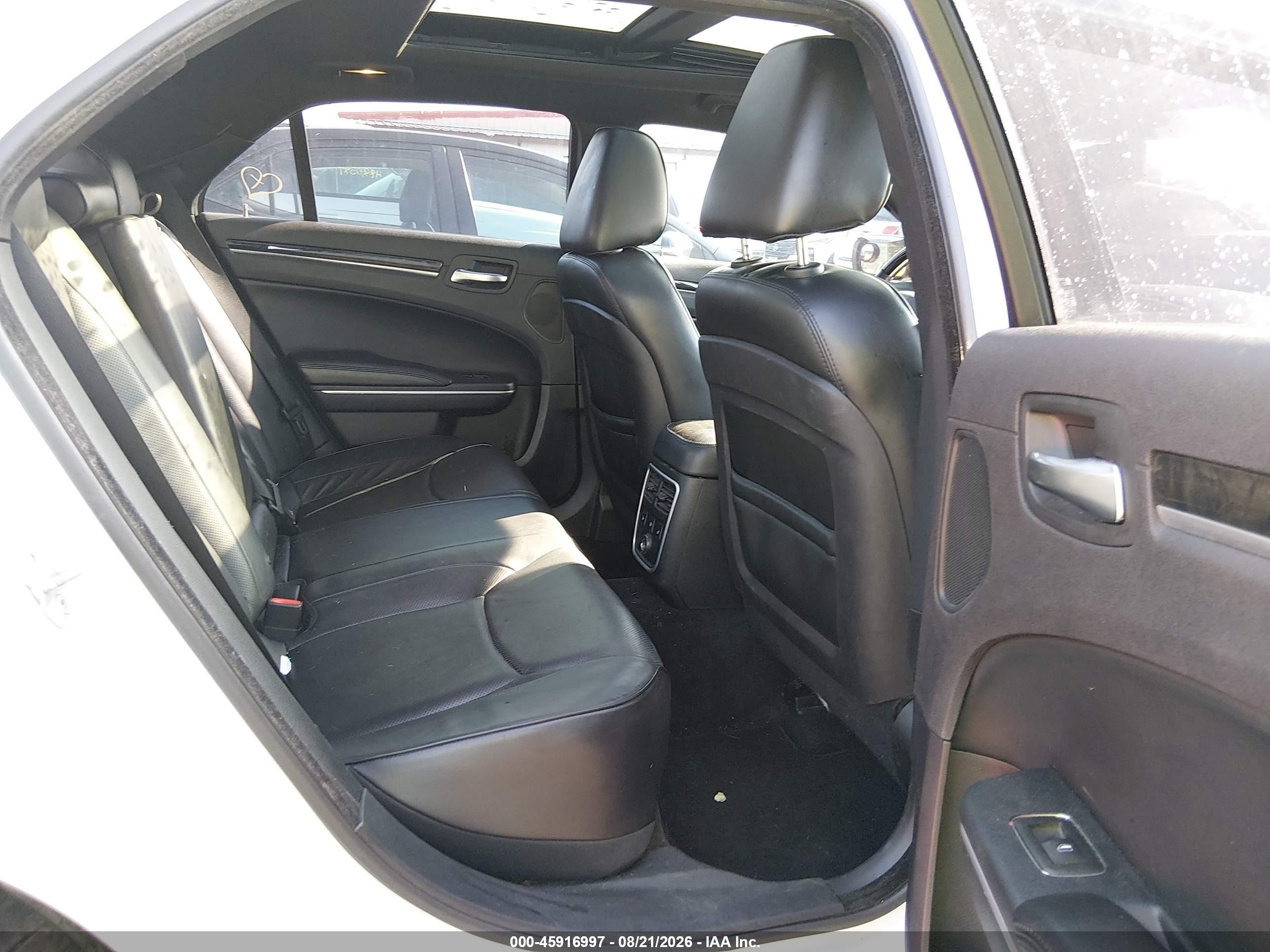 2013 Chrysler 300c   White vin: 2C3CCAEG9DH527945
