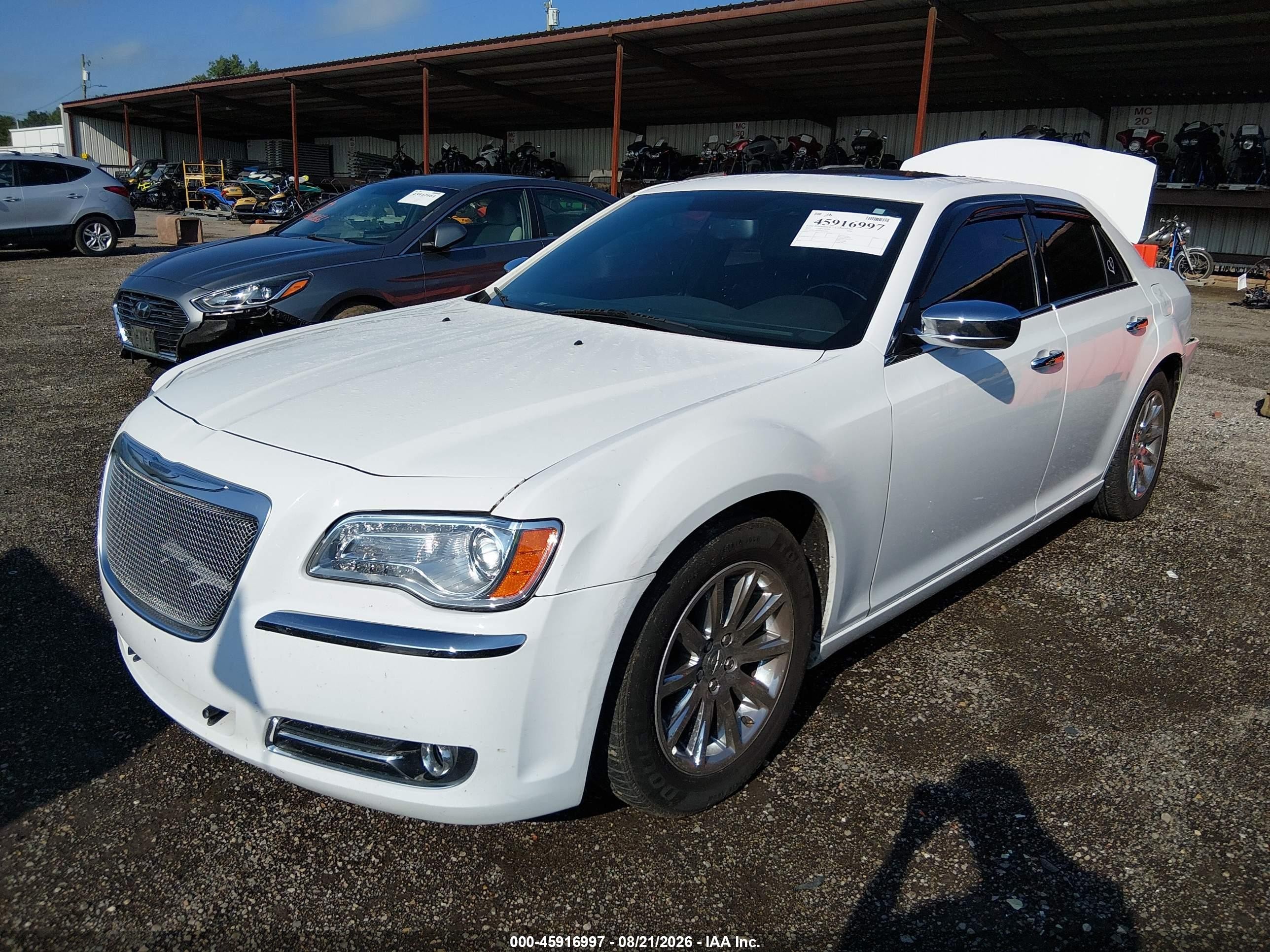 2013 Chrysler 300c   White vin: 2C3CCAEG9DH527945