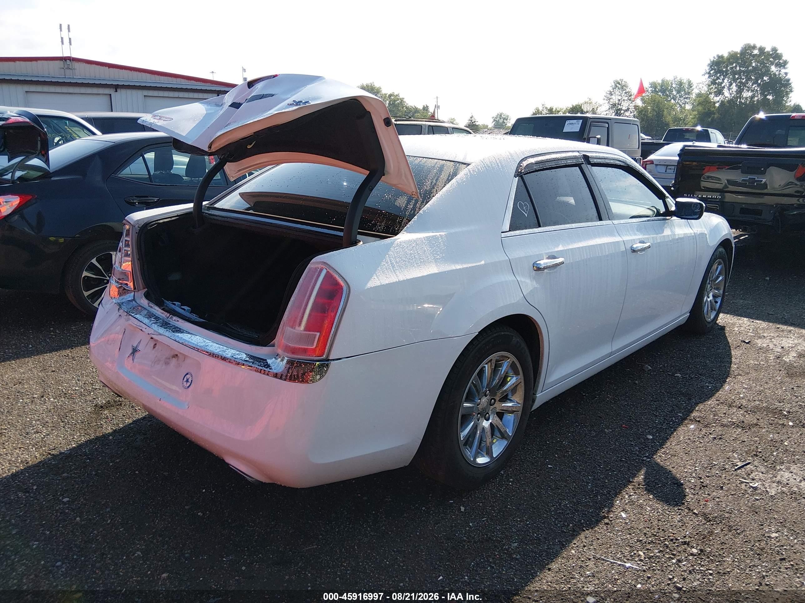 2013 Chrysler 300c   White vin: 2C3CCAEG9DH527945