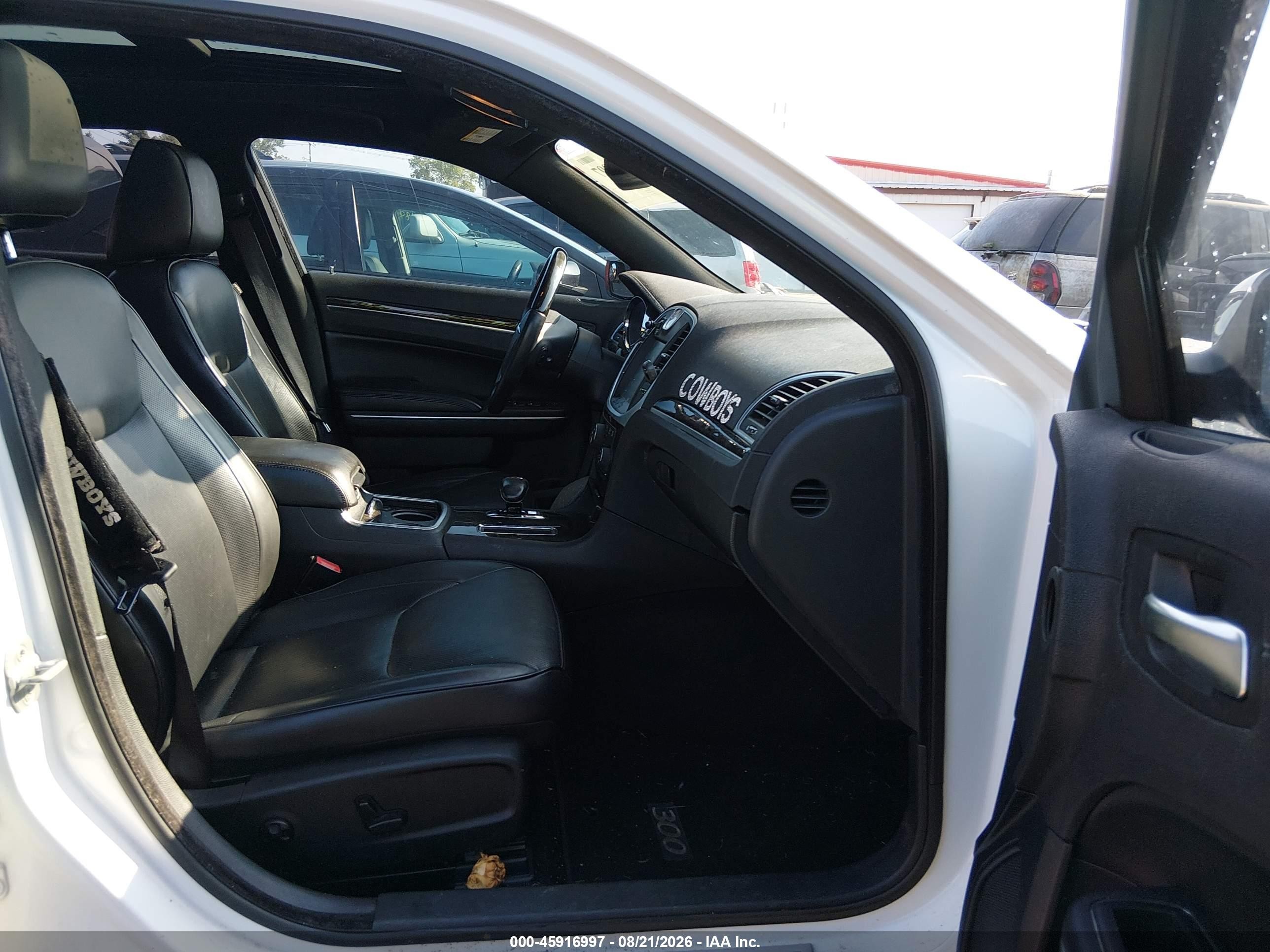 2013 Chrysler 300c   White vin: 2C3CCAEG9DH527945