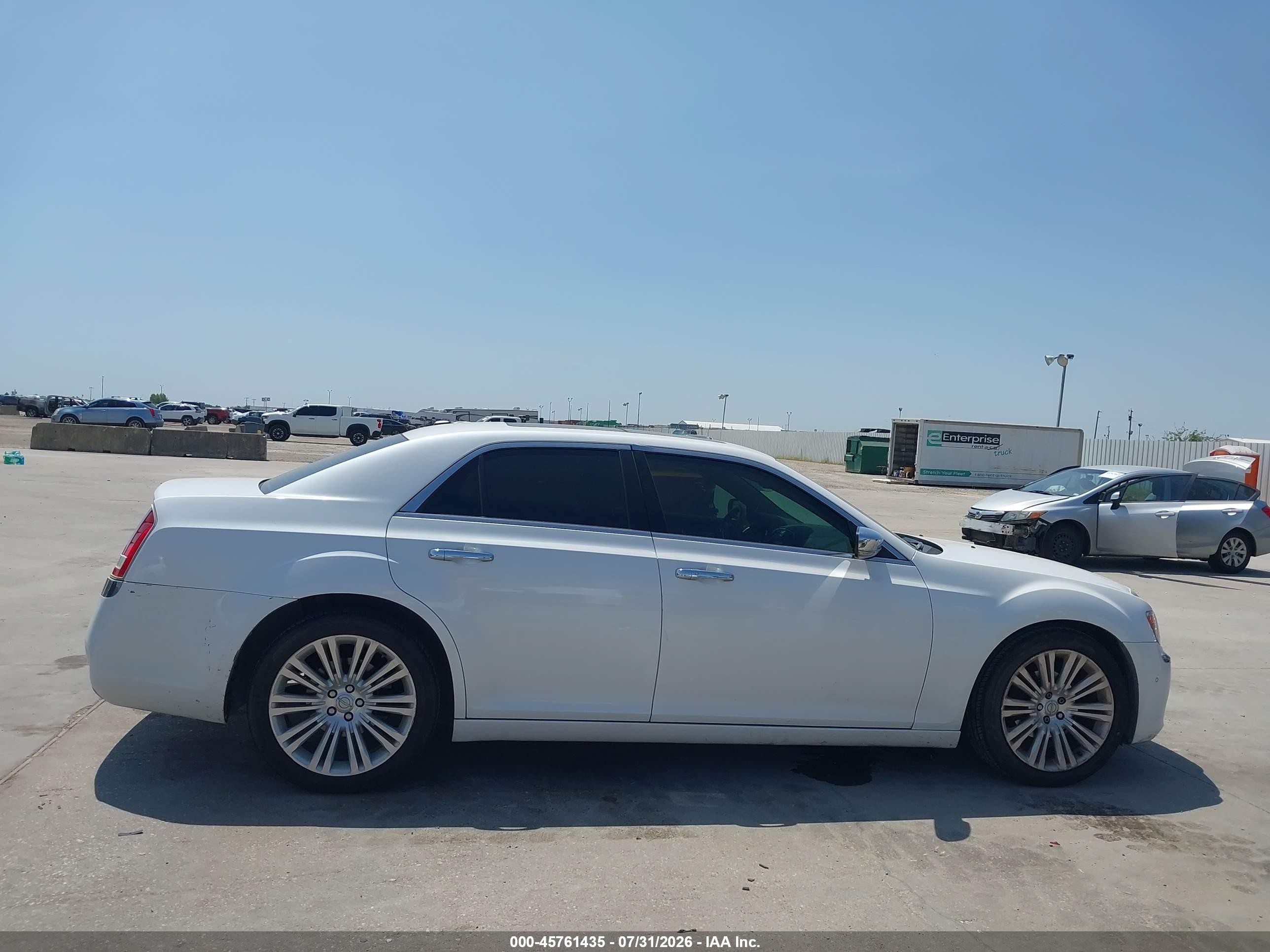 2014 Chrysler 300c   White vin: 2C3CCAEG9EH165066