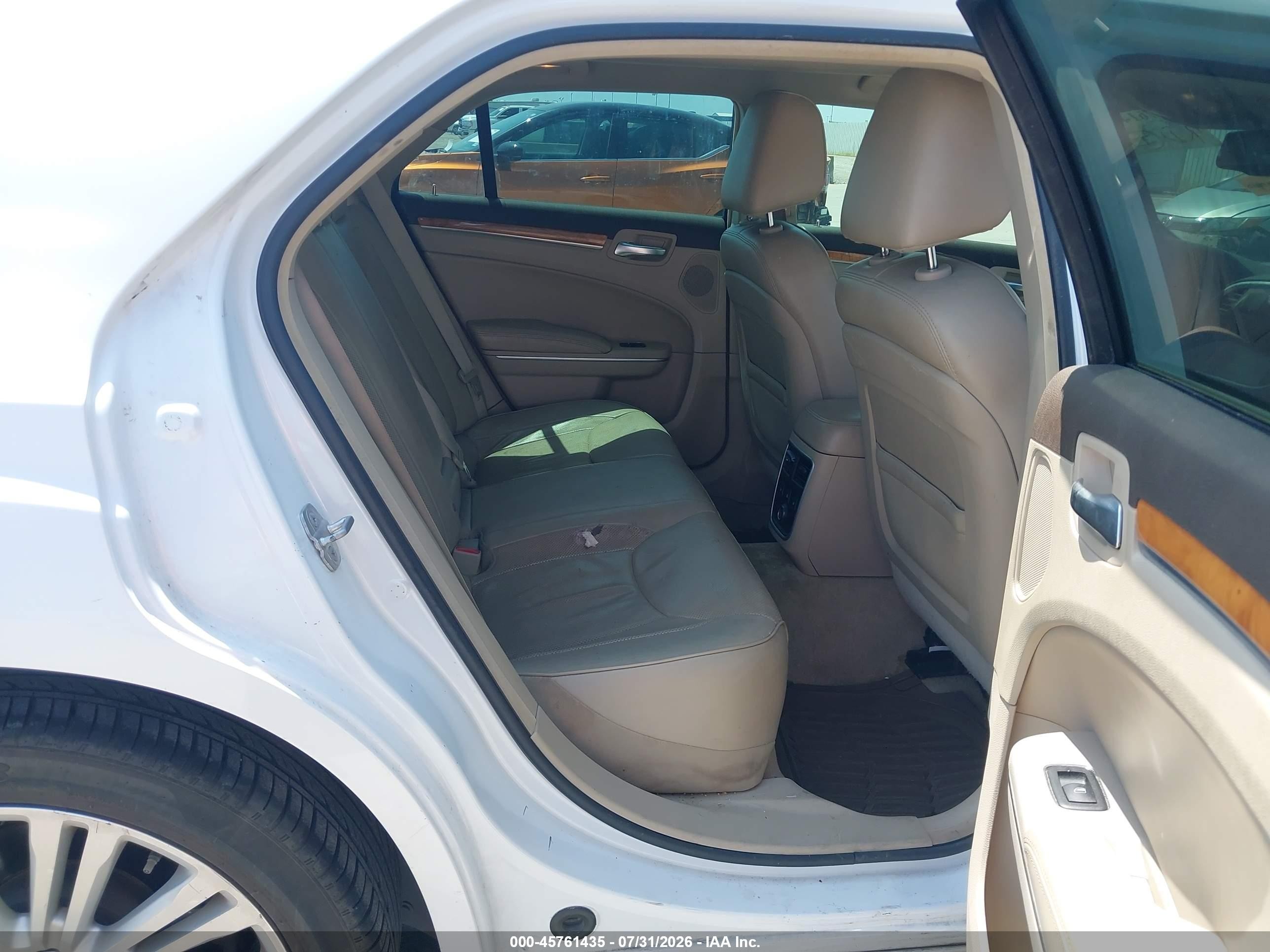 2014 Chrysler 300c   White vin: 2C3CCAEG9EH165066