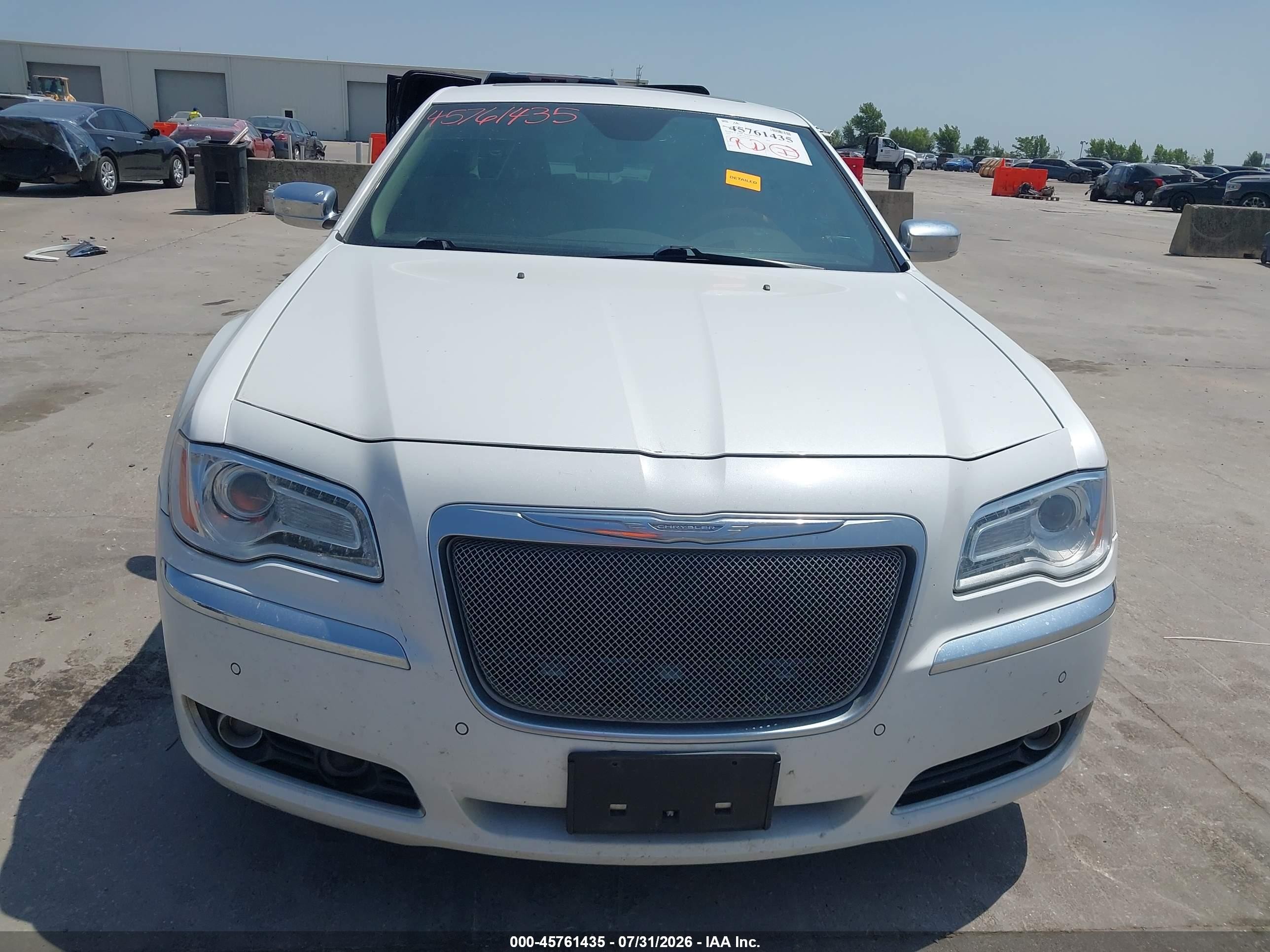 2014 Chrysler 300c   White vin: 2C3CCAEG9EH165066